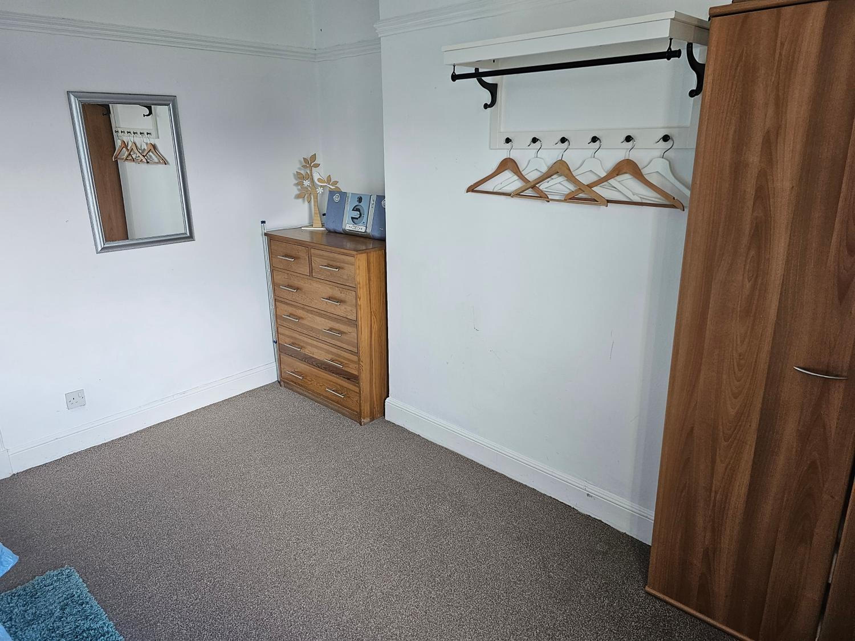 Snug - Meadhan Apartment