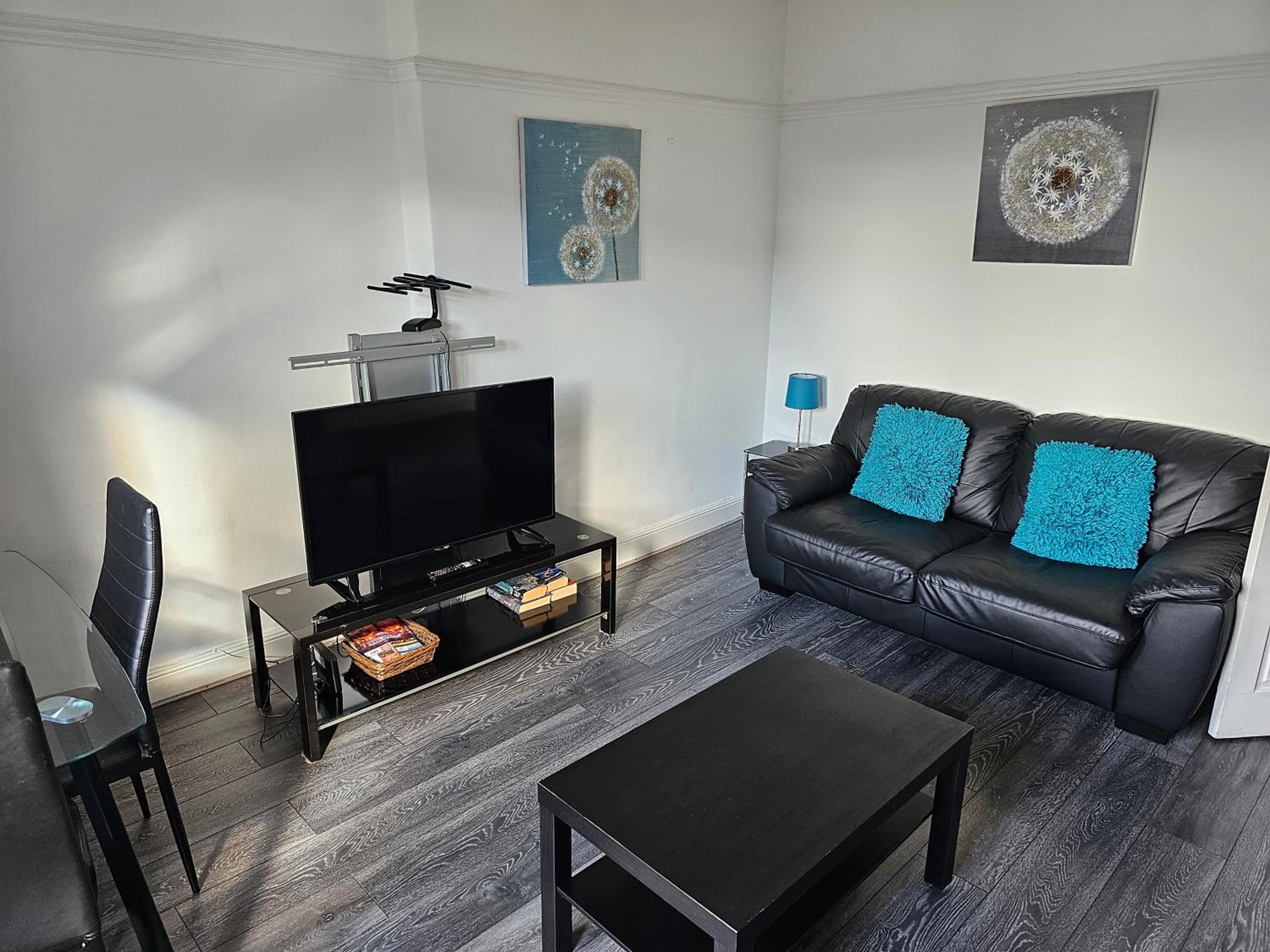 Snug - Meadhan Apartment