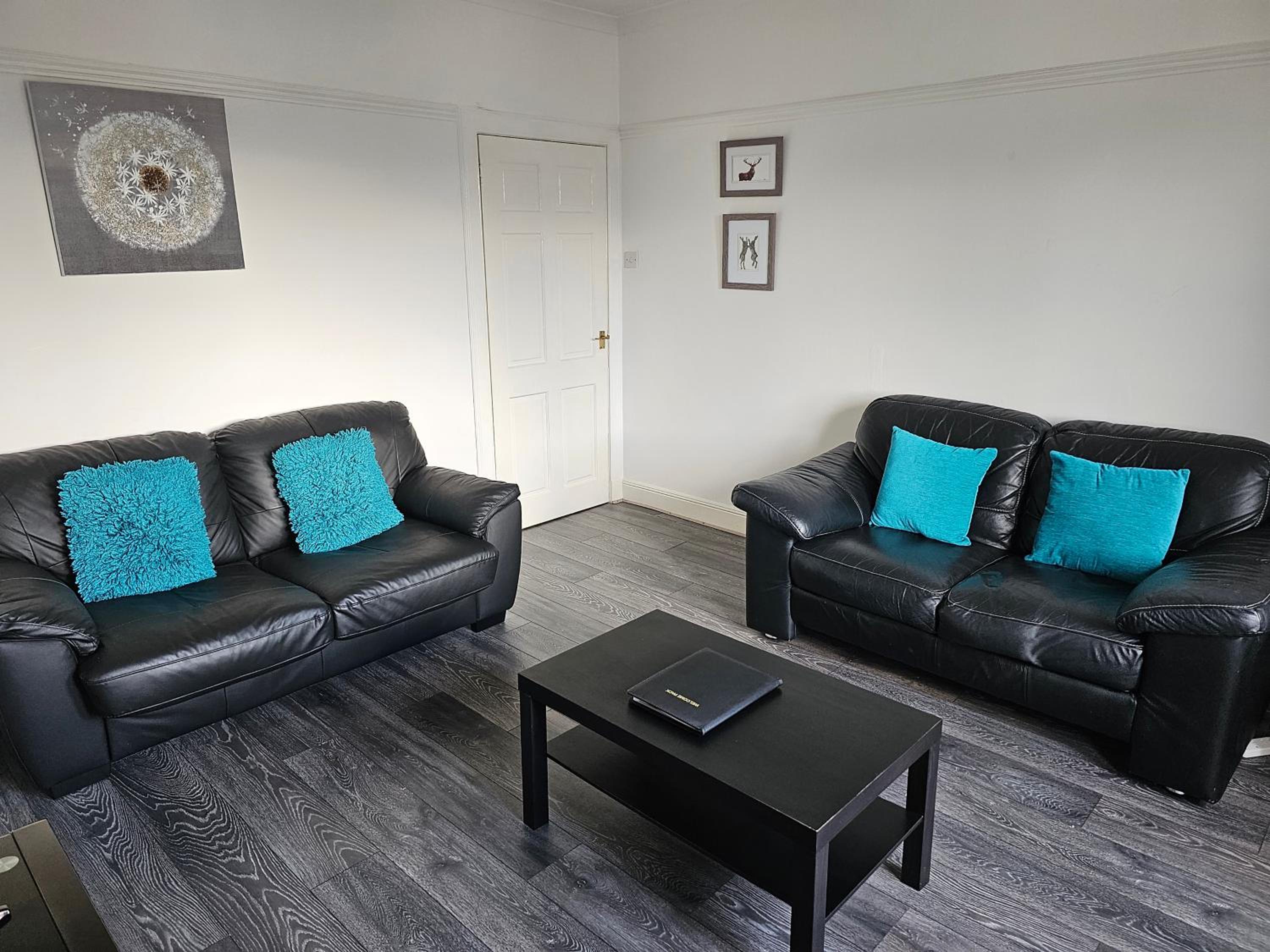Snug - Meadhan Apartment