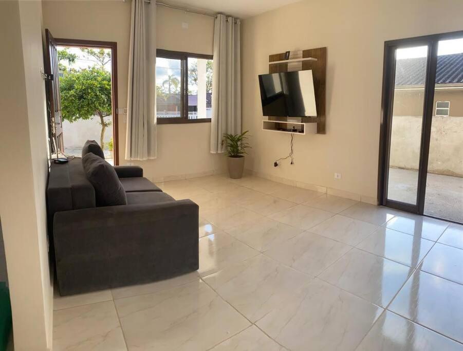 Com piscina. Casa para família.