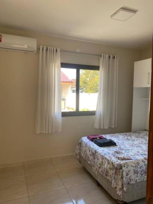 Com piscina. Casa para família.