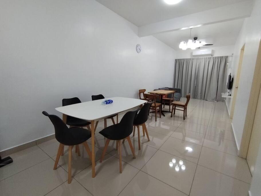 Nana's Sitiawan Home Stay, Victoria cottage photo 2