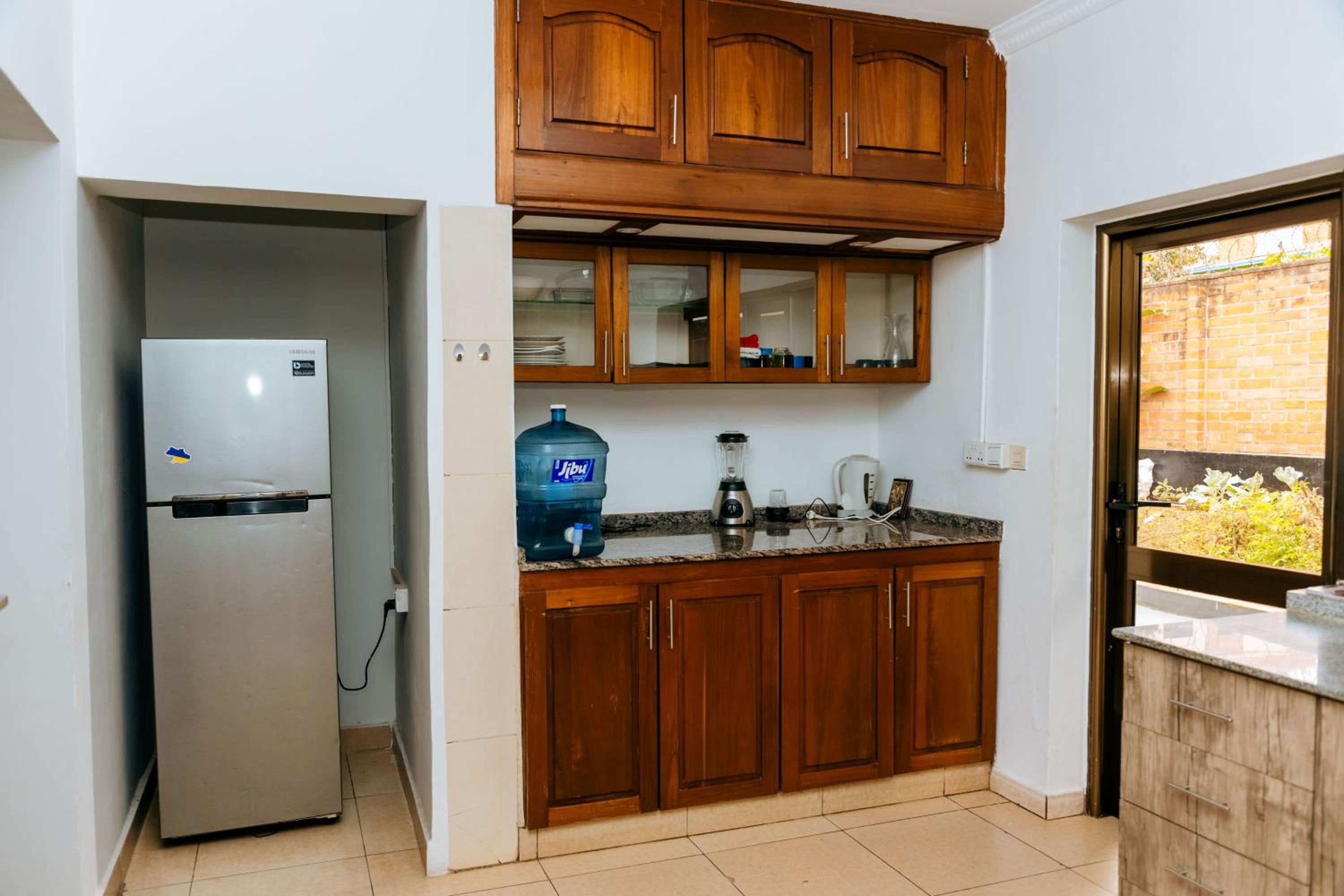 3-Bed Home Sleeps 6 with Free Parking