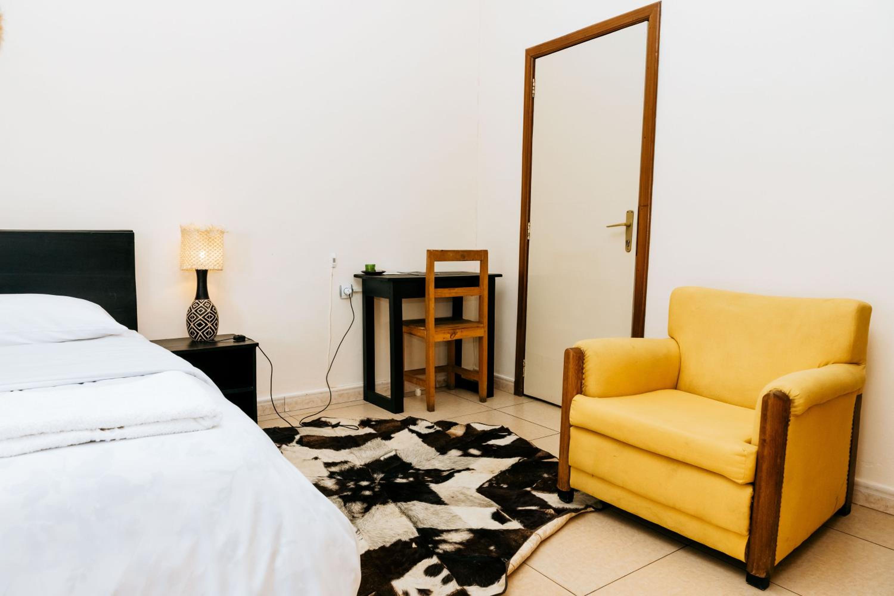 3-Bed Home Sleeps 6 with Free Parking