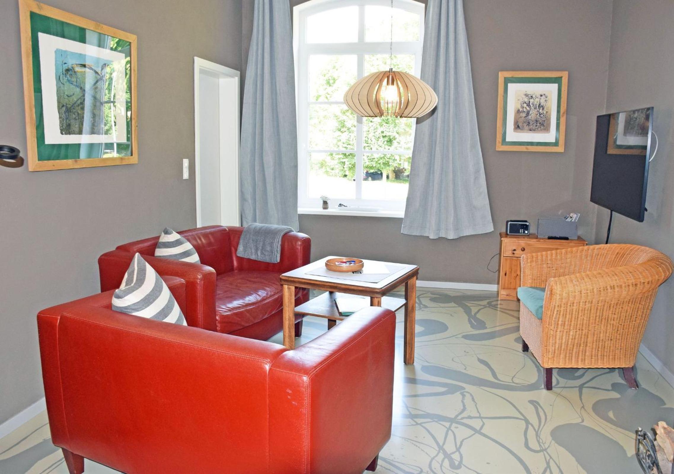 schöne Ferienwohnung mit Kamin und Terrasse in Sassnitz H