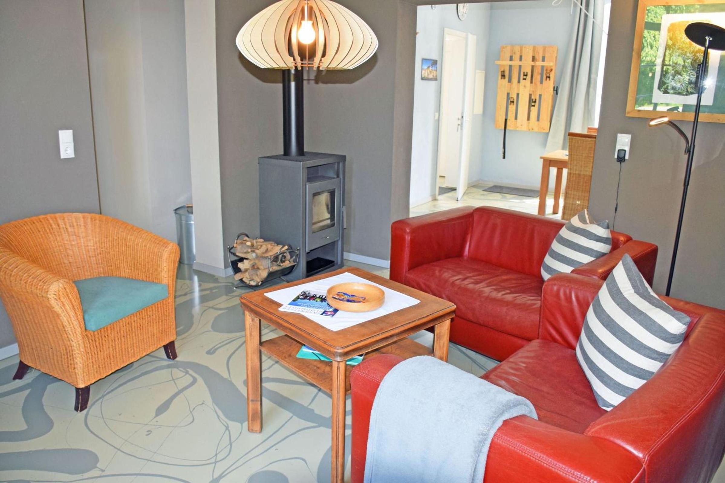 schöne Ferienwohnung mit Kamin und Terrasse in Sassnitz H
