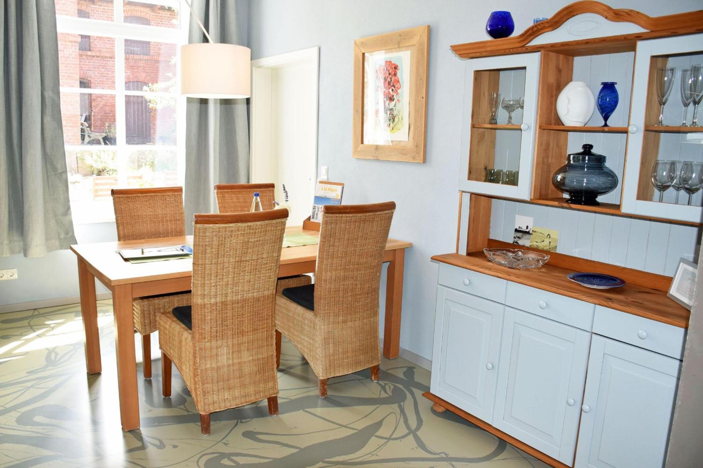 schöne Ferienwohnung mit Kamin und Terrasse in Sassnitz H