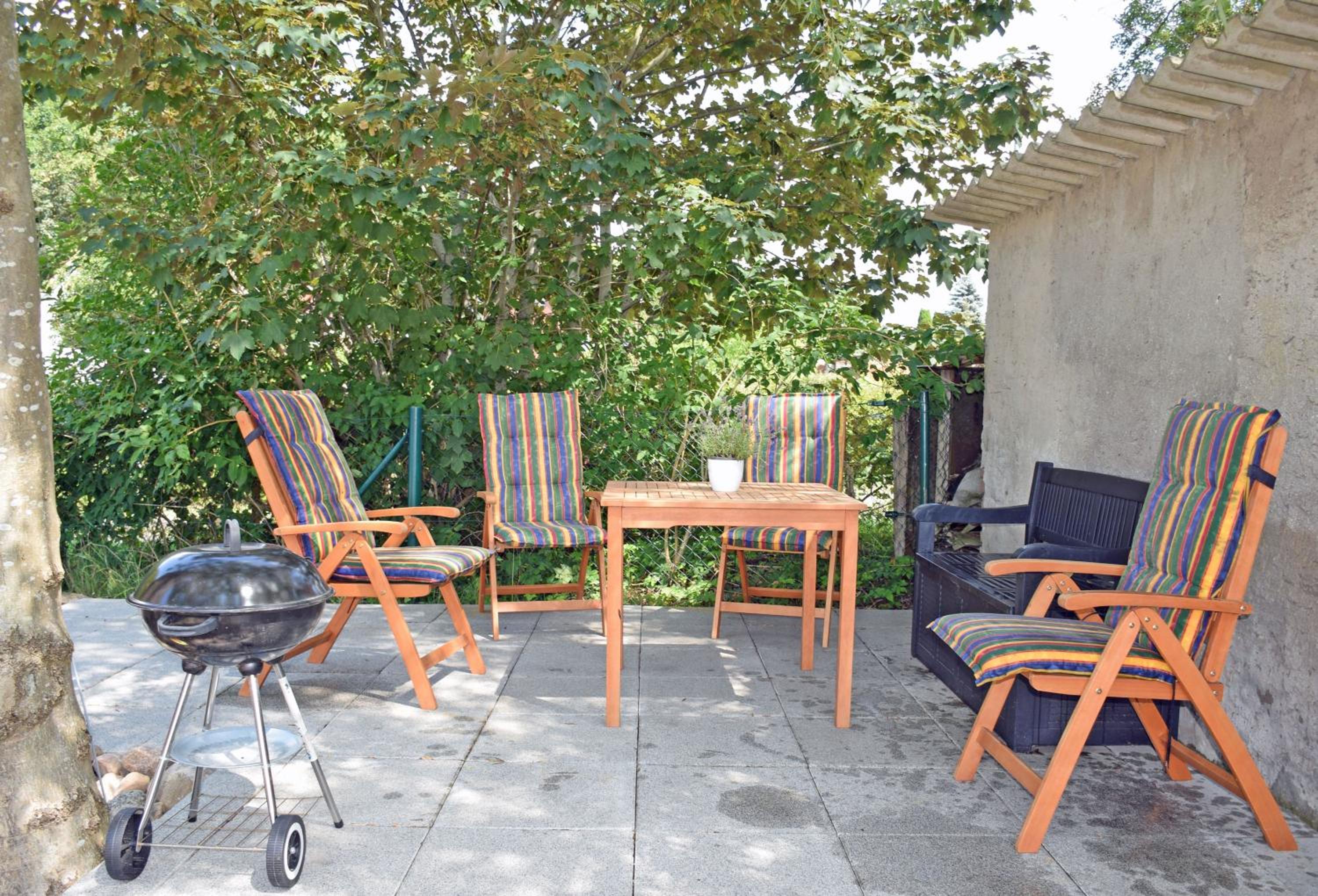 schöne Ferienwohnung mit Kamin und Terrasse in Sassnitz H
