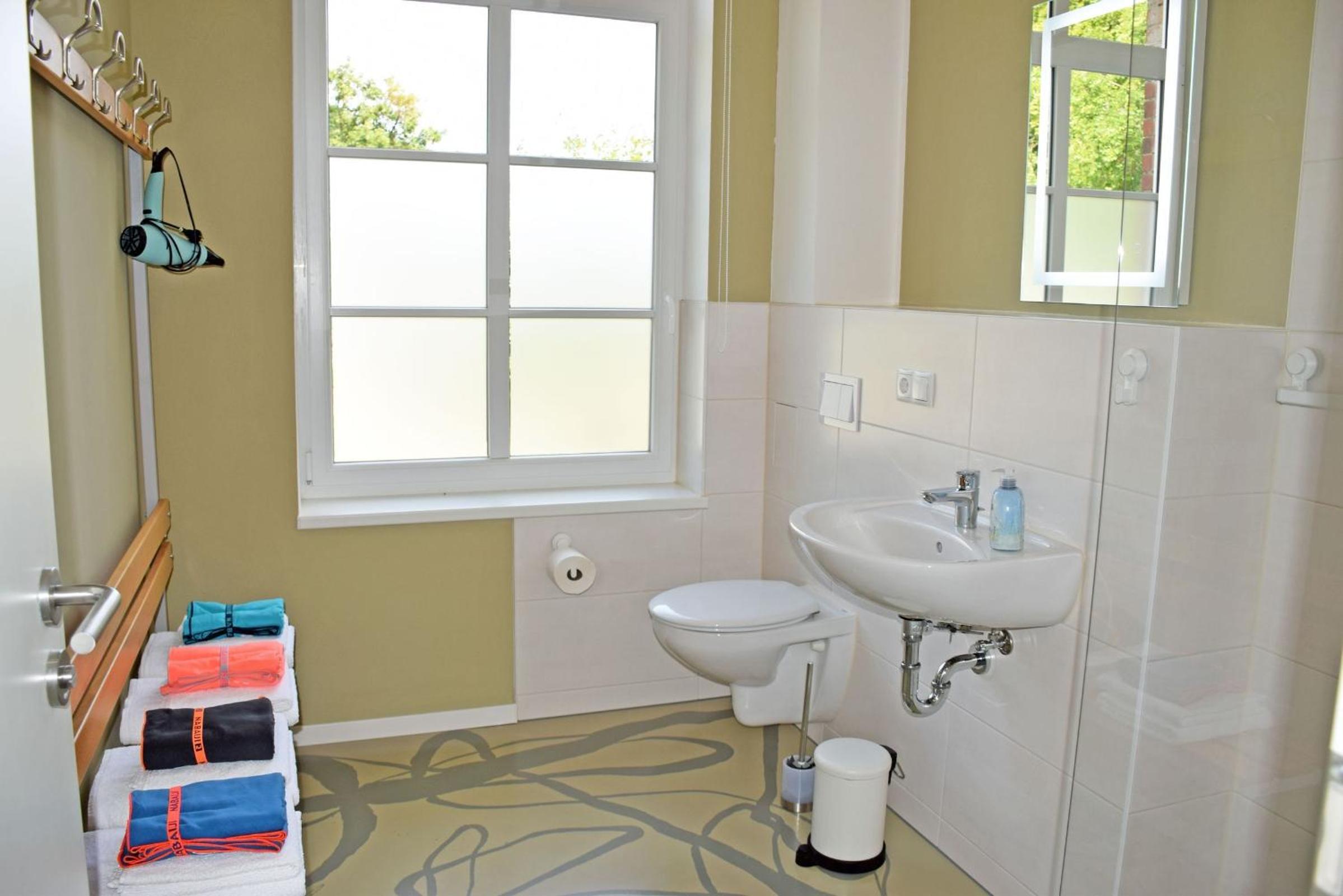 schöne Ferienwohnung mit Kamin und Terrasse in Sassnitz H