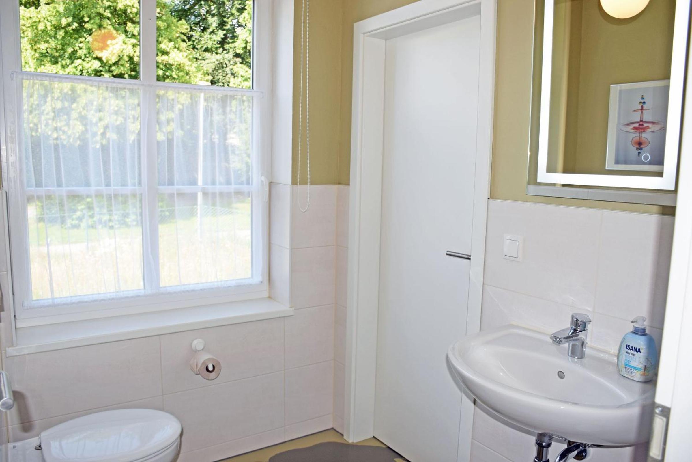 schöne Ferienwohnung mit Kamin und Terrasse in Sassnitz H