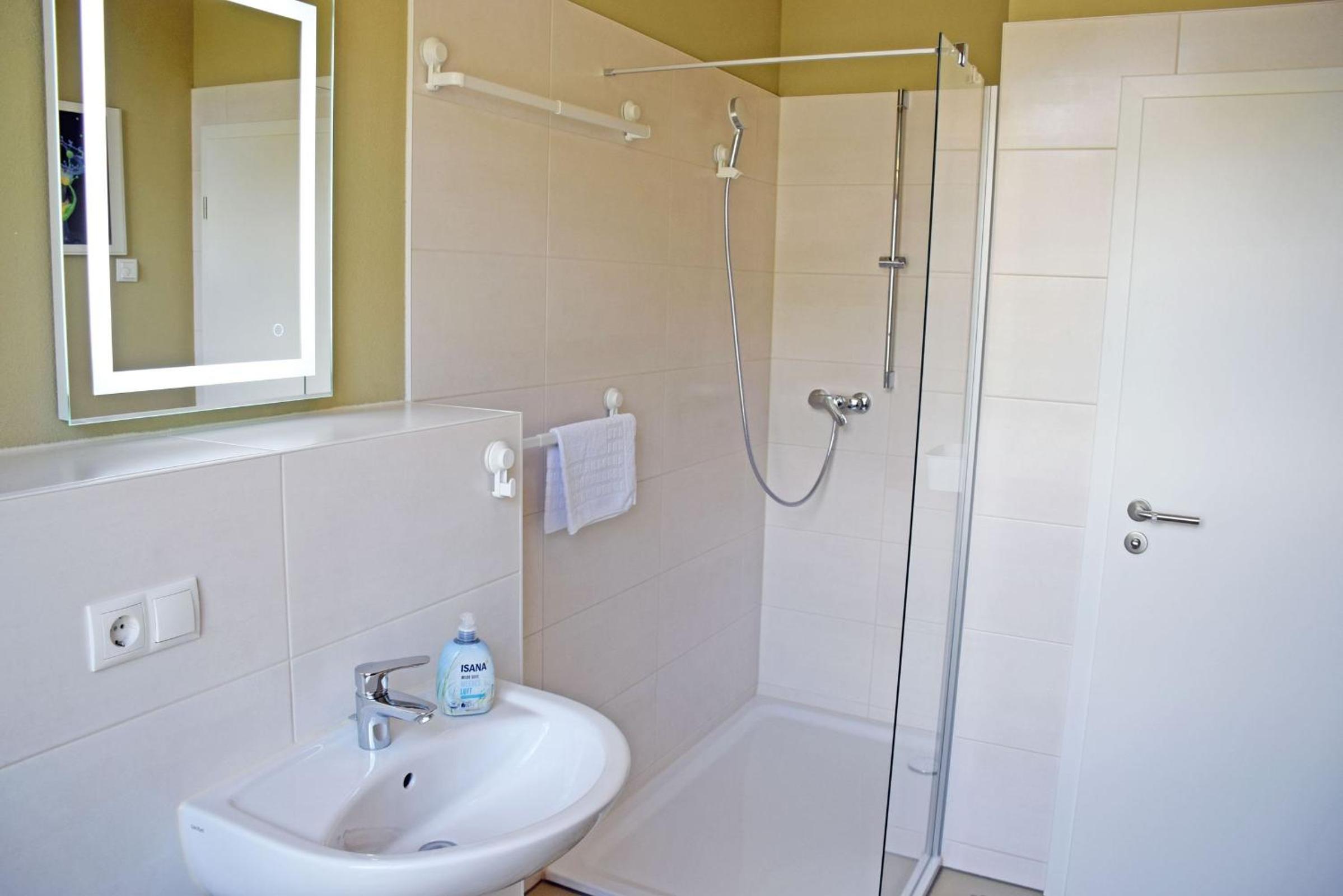 schöne Ferienwohnung mit Kamin und Terrasse in Sassnitz H