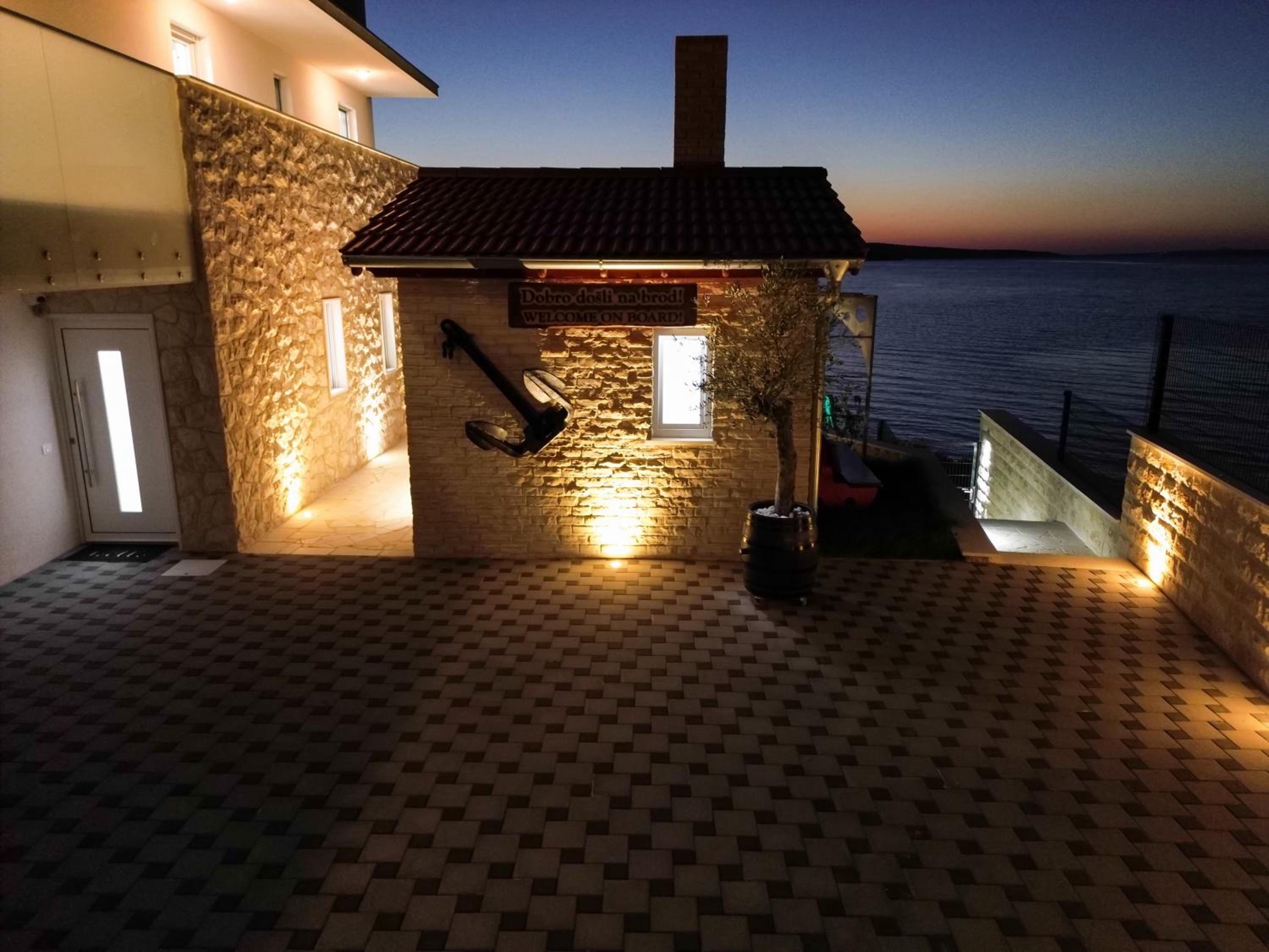 Villa Maritime - Exklusive Strandvilla mit beheiztem Pool, Grillhütte & Meerblick bei Zadar view 2
