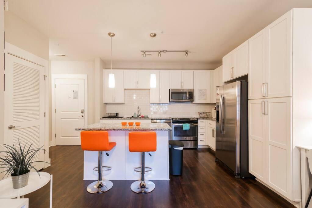 Luxury Dilworth 1BR ◉ Near Food, Shops & Greenway view 2