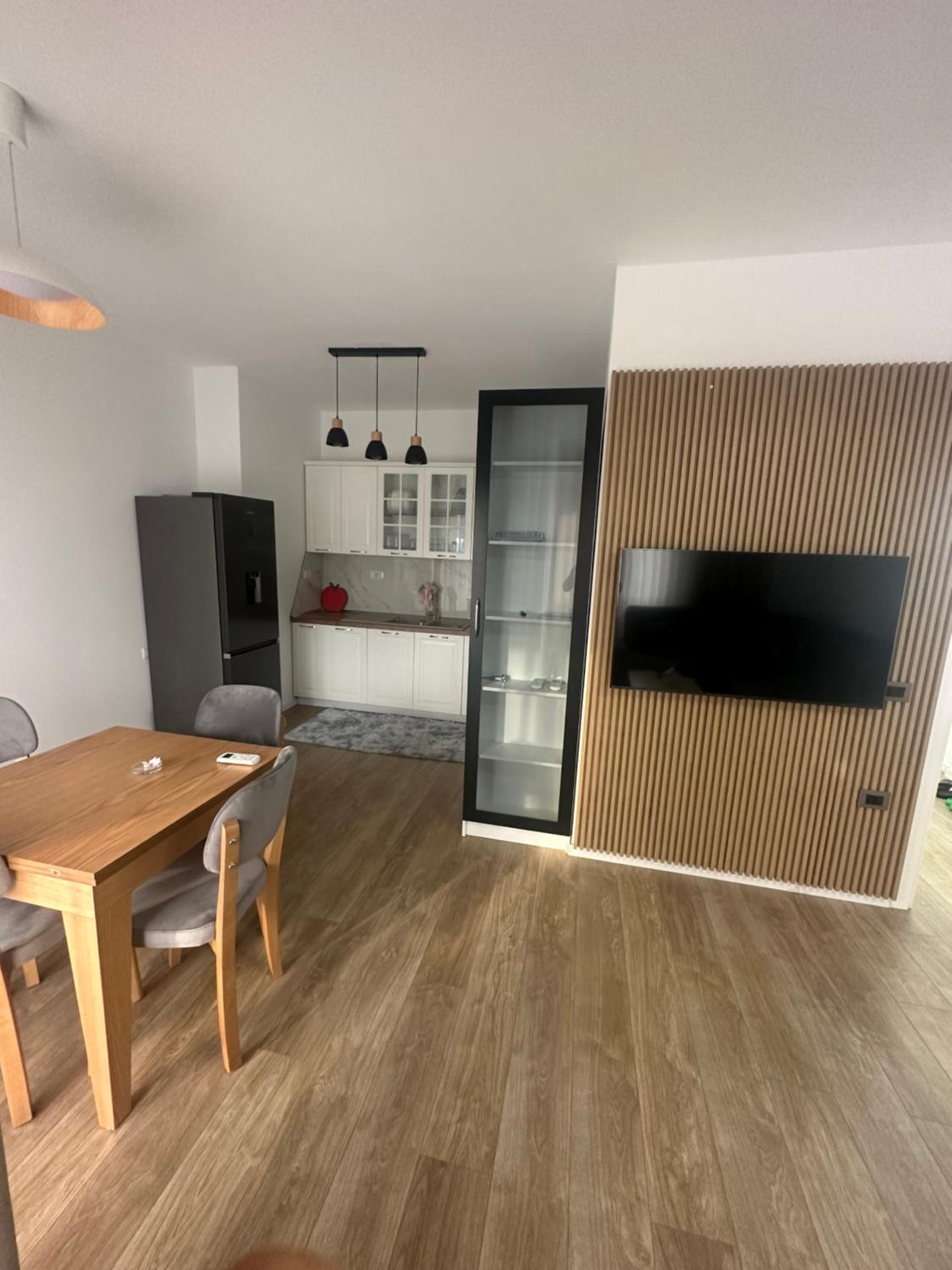 Entire Apartment 2 bedroom, 1 living room, 2 bathrooms at Liqeni artificial, Tirane