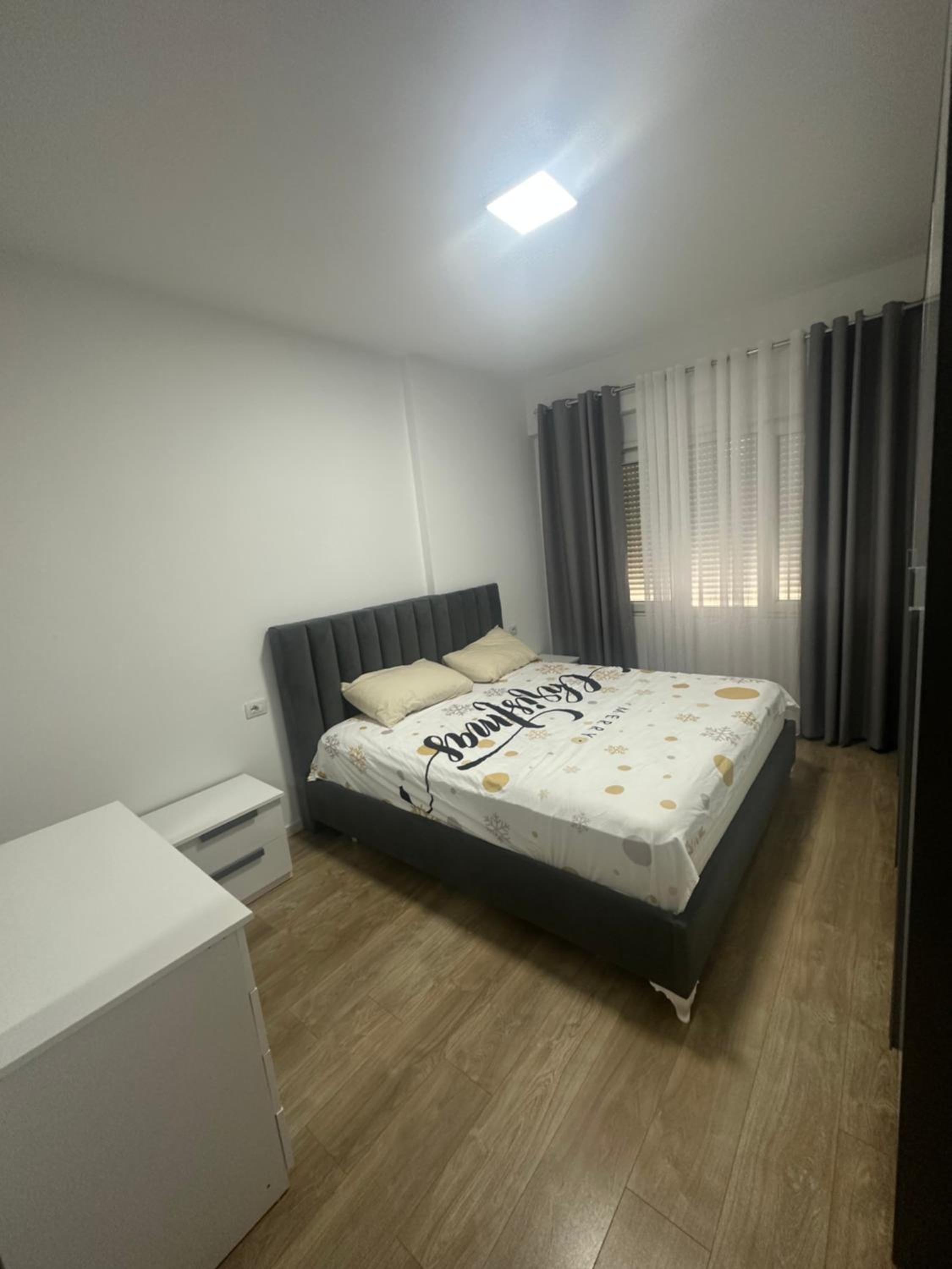 Entire Apartment 2 bedroom, 1 living room, 2 bathrooms at Liqeni artificial, Tirane