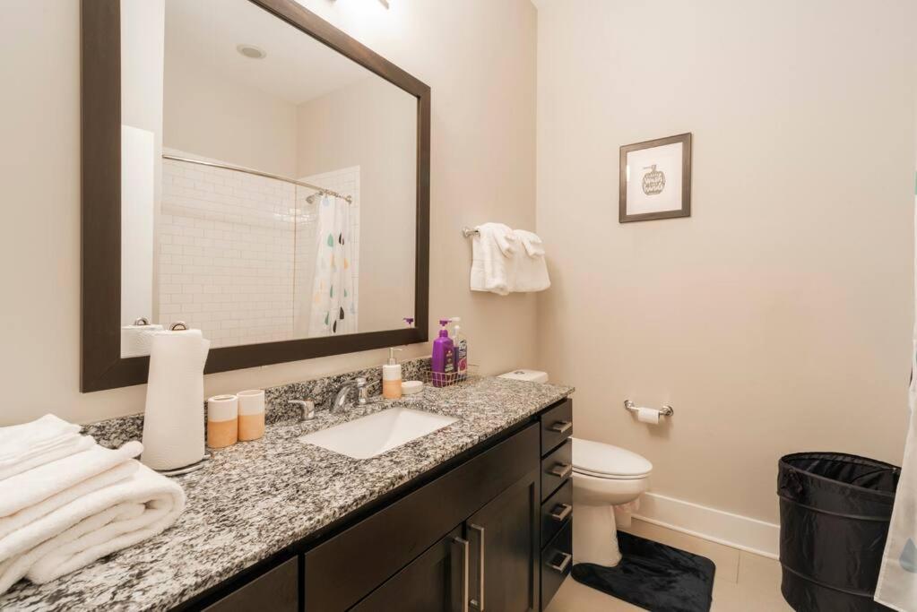 Queen Bed in Dilworth ◈ Shopping ◈ Restaurants view 5