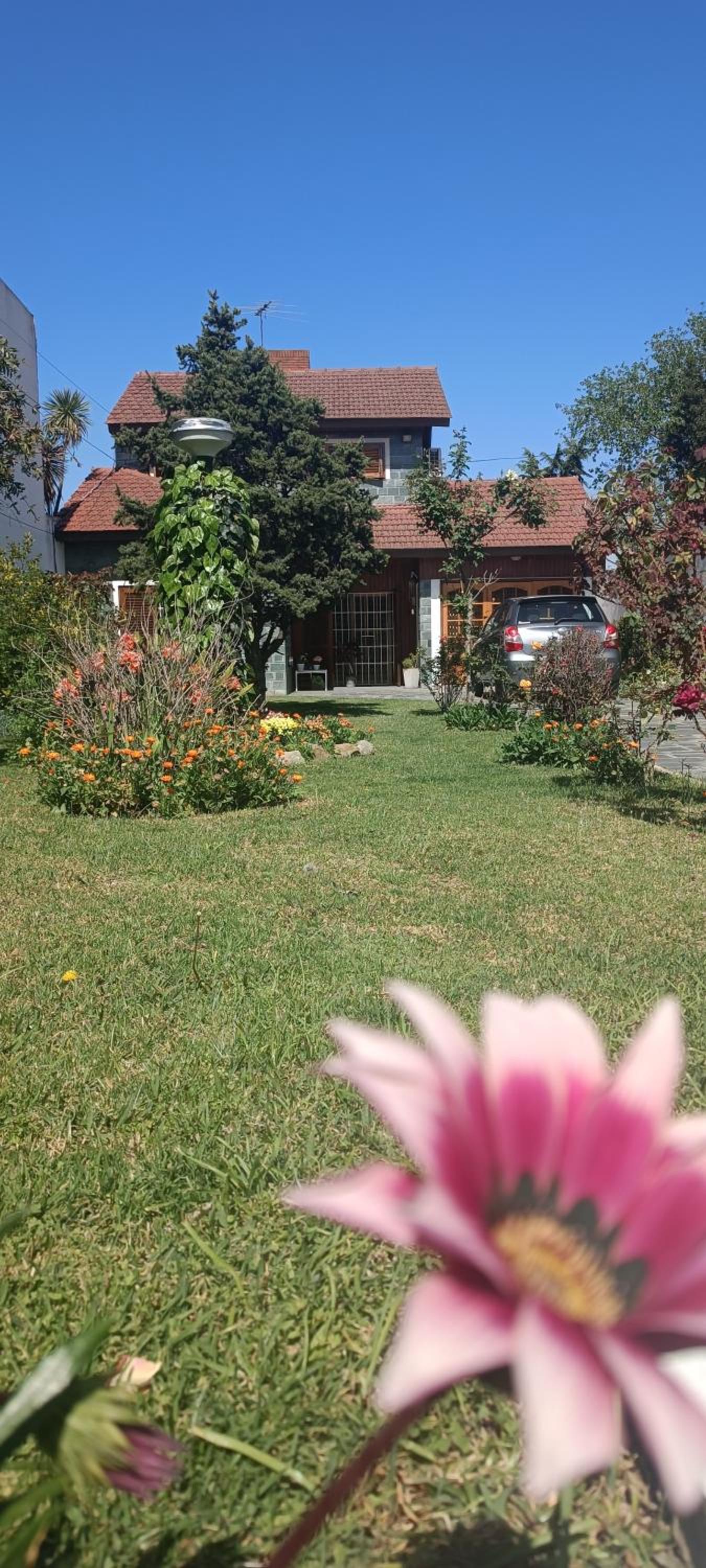 Casa Olivia- Alojamiento con piscina - Aeropuerto Ezeiza