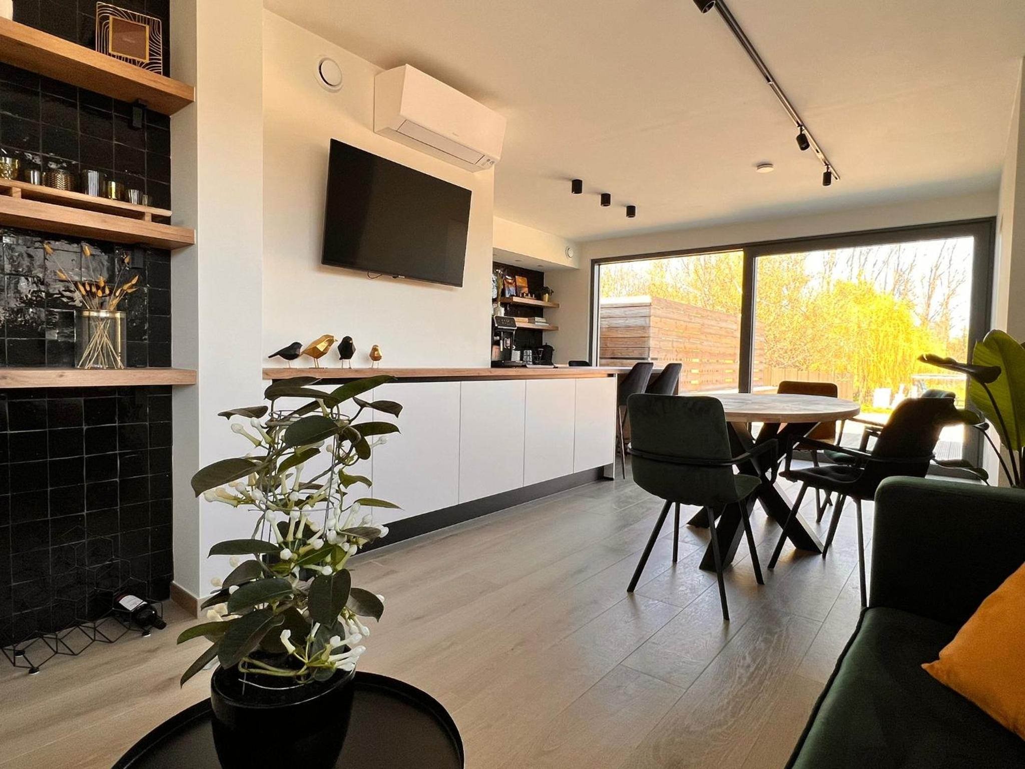 Inova - Comfort Room with Private Bathroom and Shared Facilities