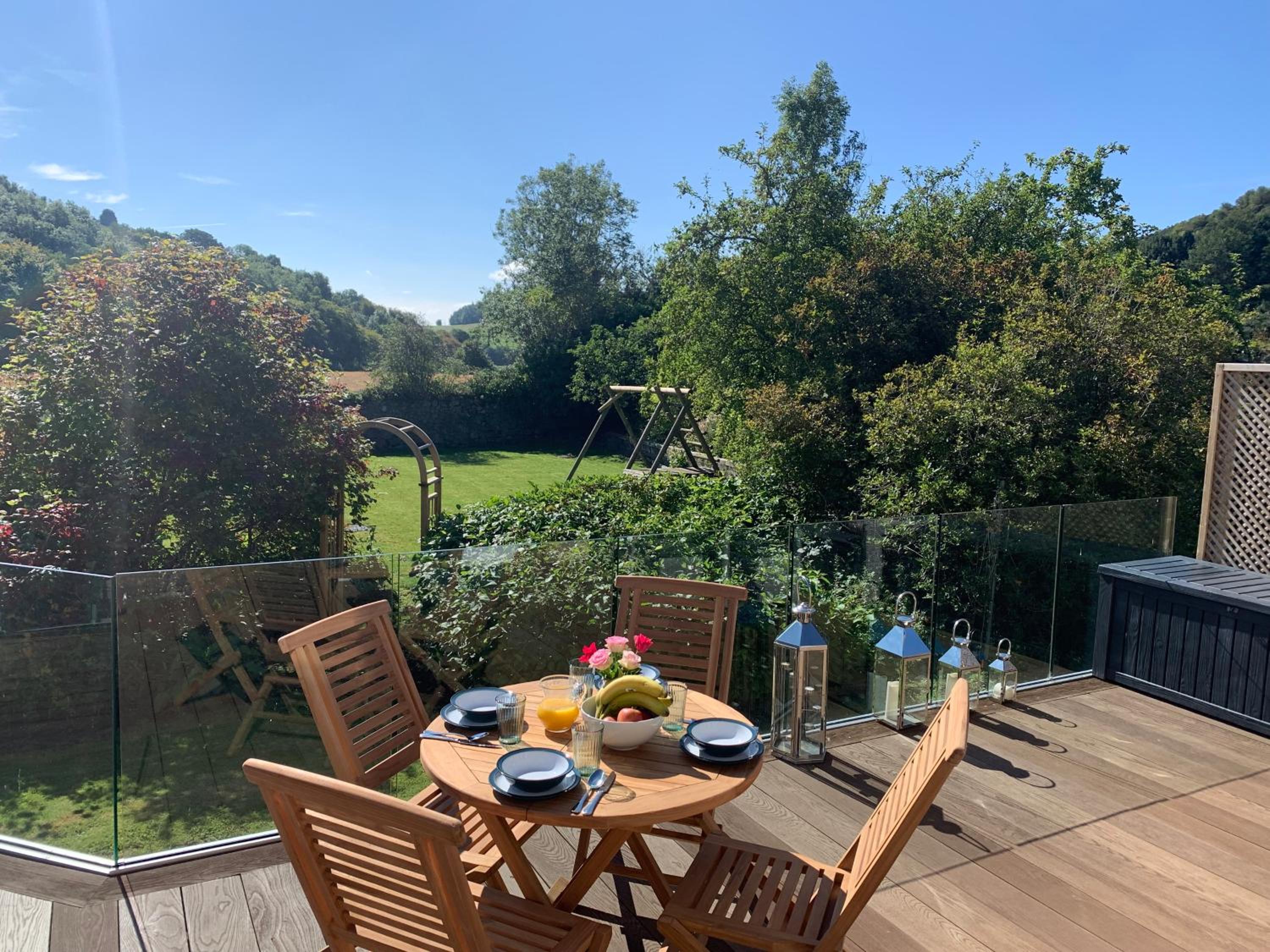 The Carthouse (Luxury 2 bed with private hot tub) view 3