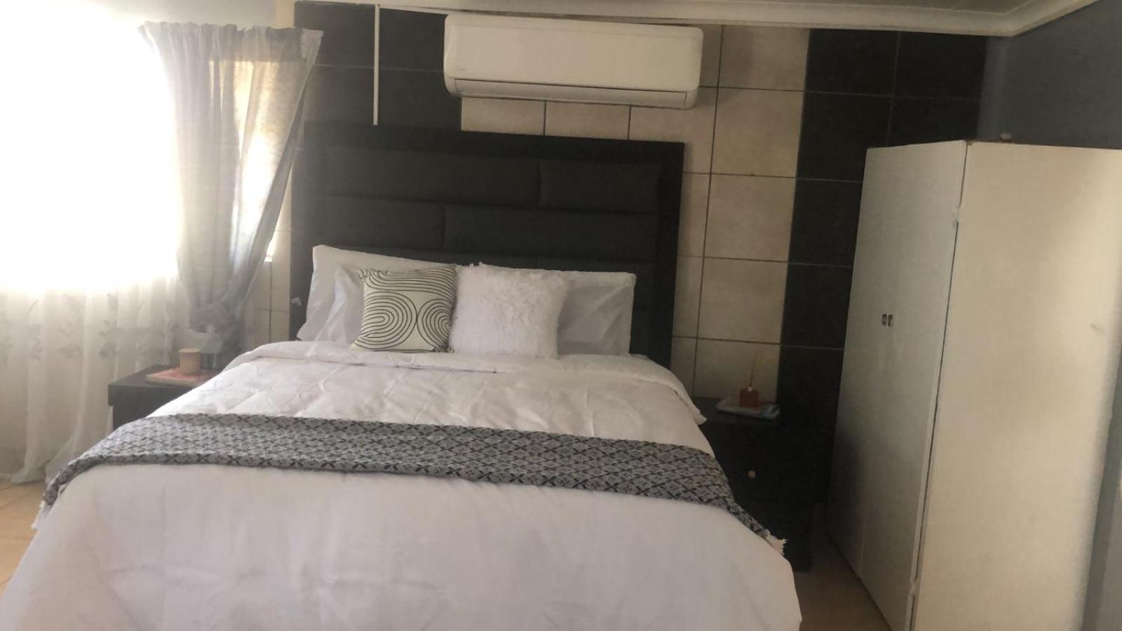 Home Way Studio Sleeps 2 with Garden