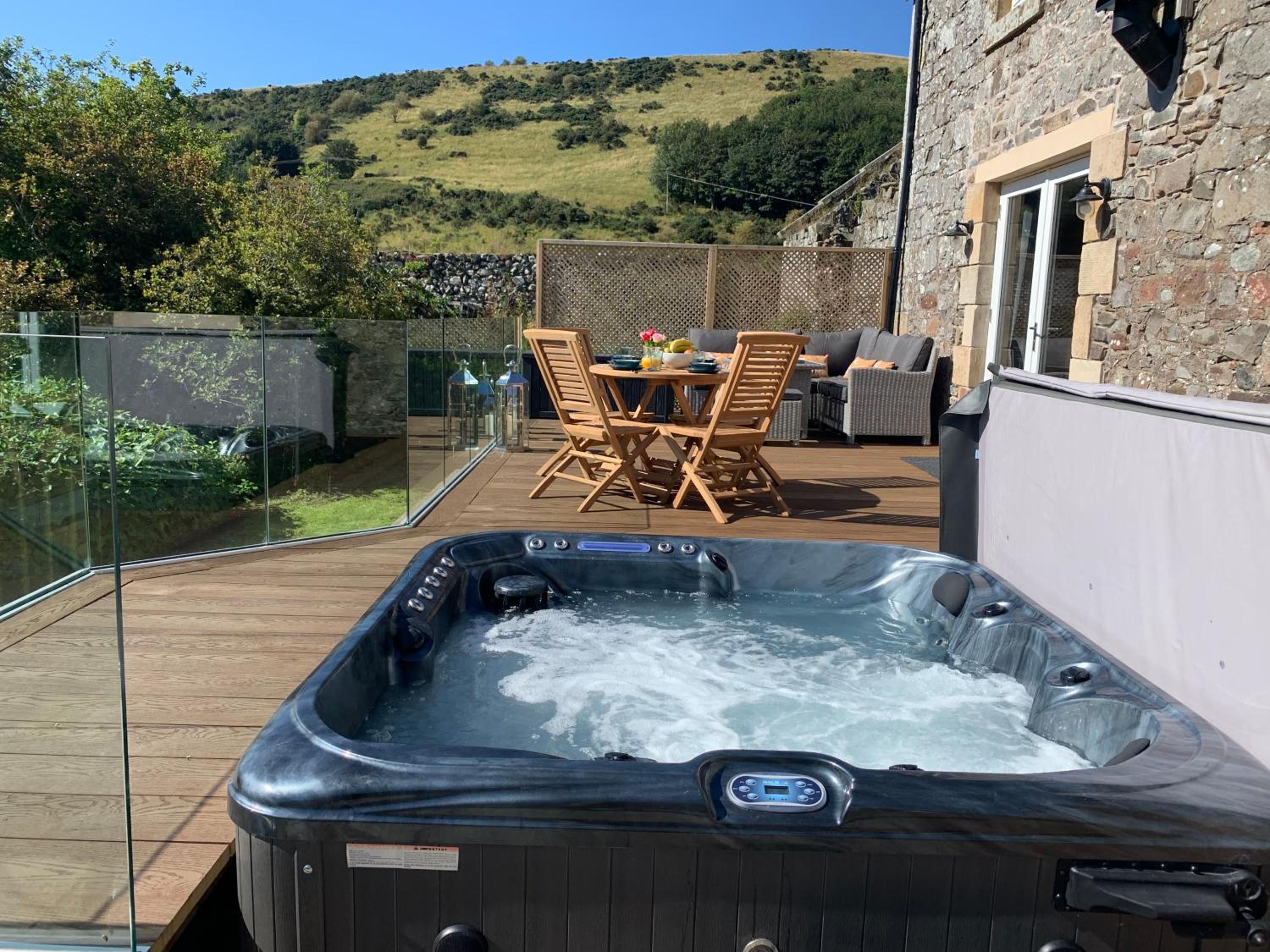 The Carthouse (Luxury 2 bed with private hot tub) view 2