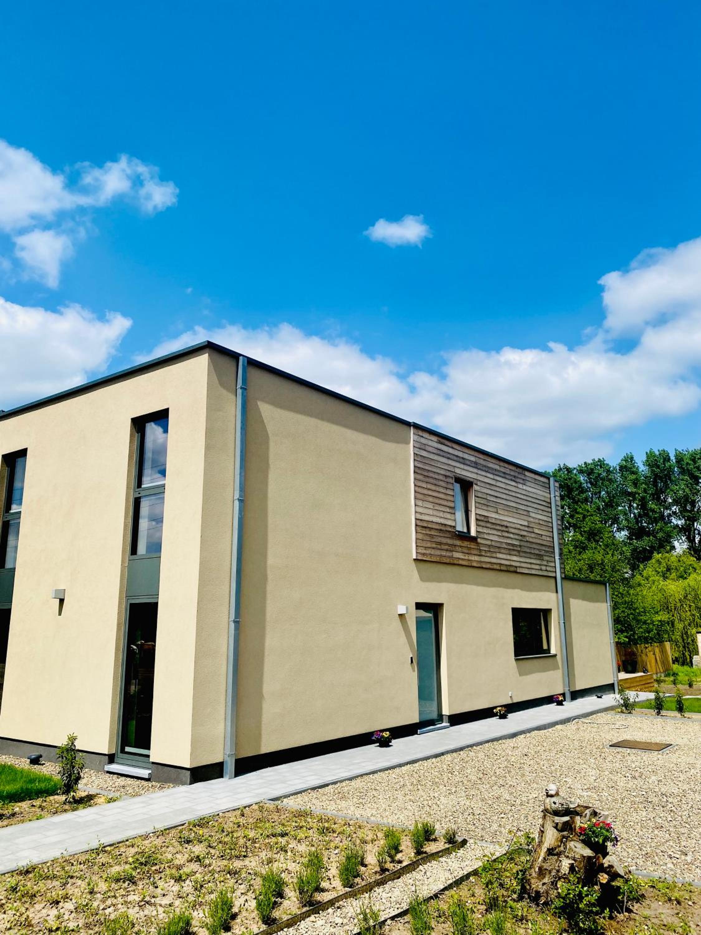 Inova - Comfort Room with Private Bathroom and Shared Facilities