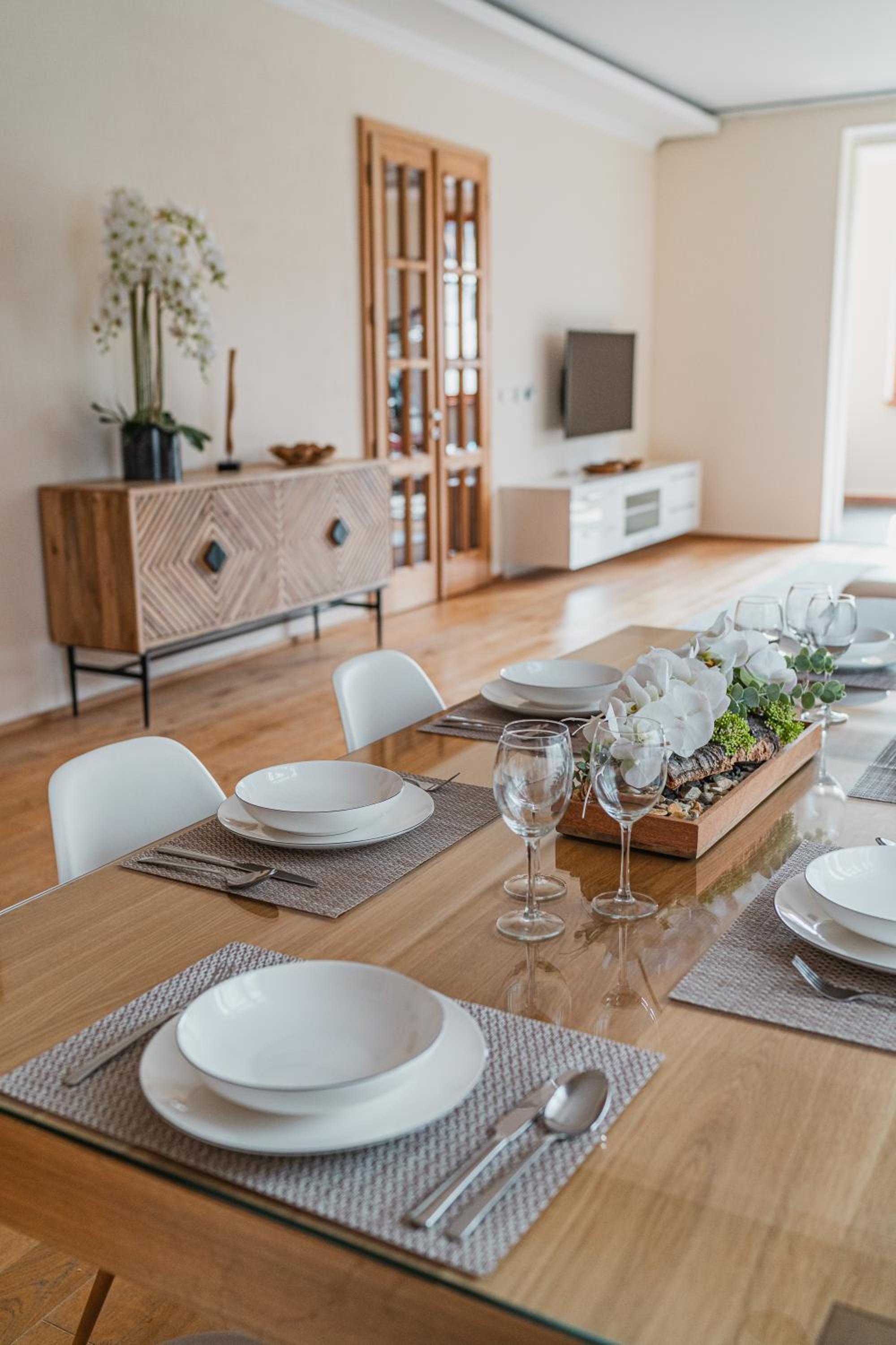 Executive 2-Bdrm central suite