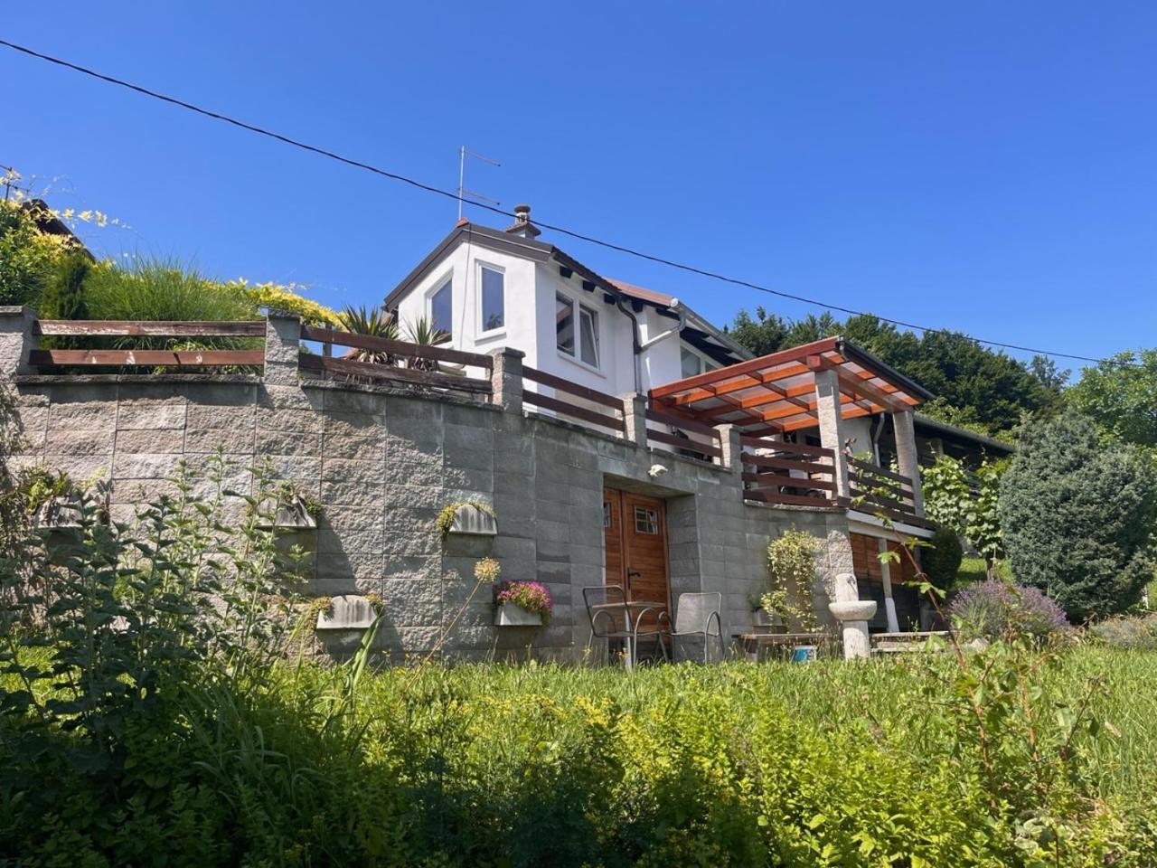 Vineyard Čatež haus view 2