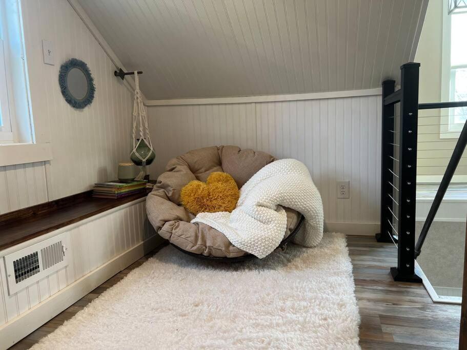 1970's Inspired Vacation Home view 3