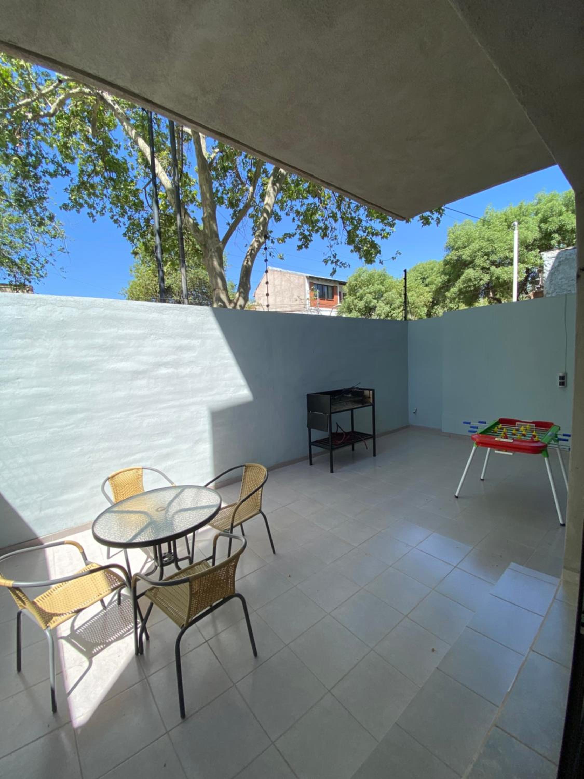 Excepcional apartamento, con patio cochera y parrilla en el centro