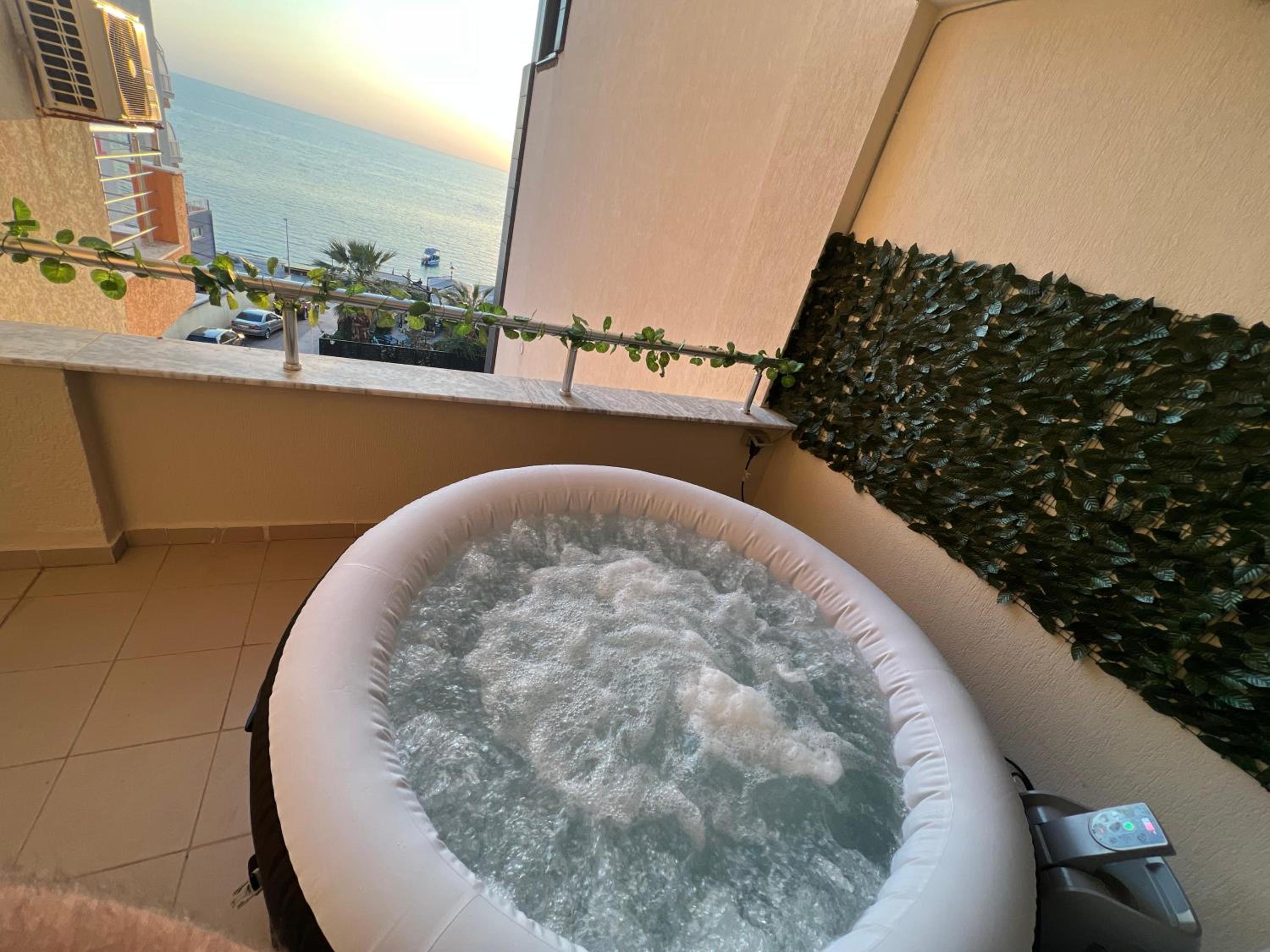 Amazing Paradise Sensation 2 Bedroom Luxury Apartment with a Jacuzzi
