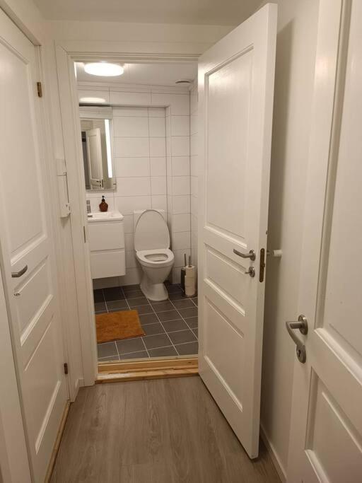 Cozy apartment close to downtown view 3