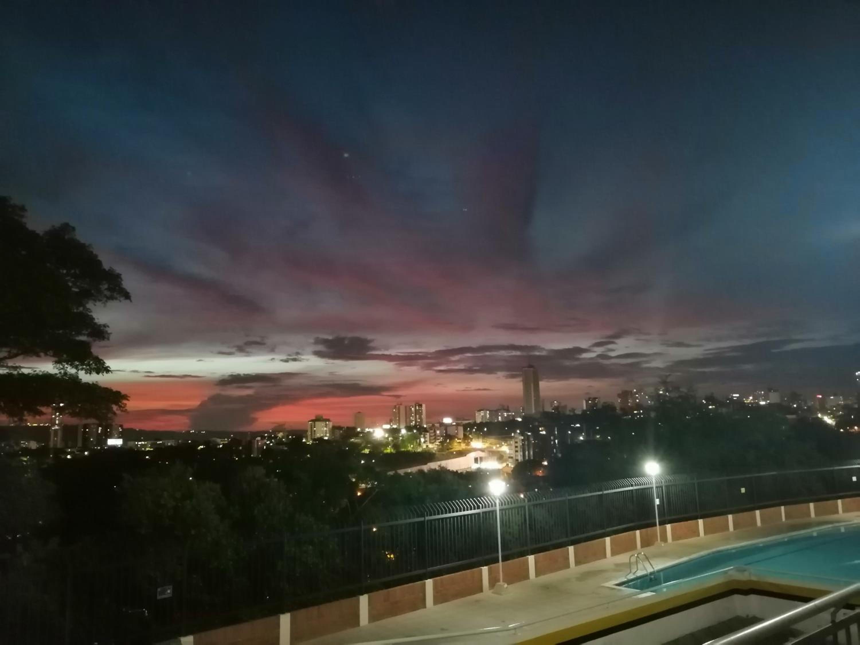 Apto y PH amplios, 3 a 4 alcobas, vista y turismo - Cacique