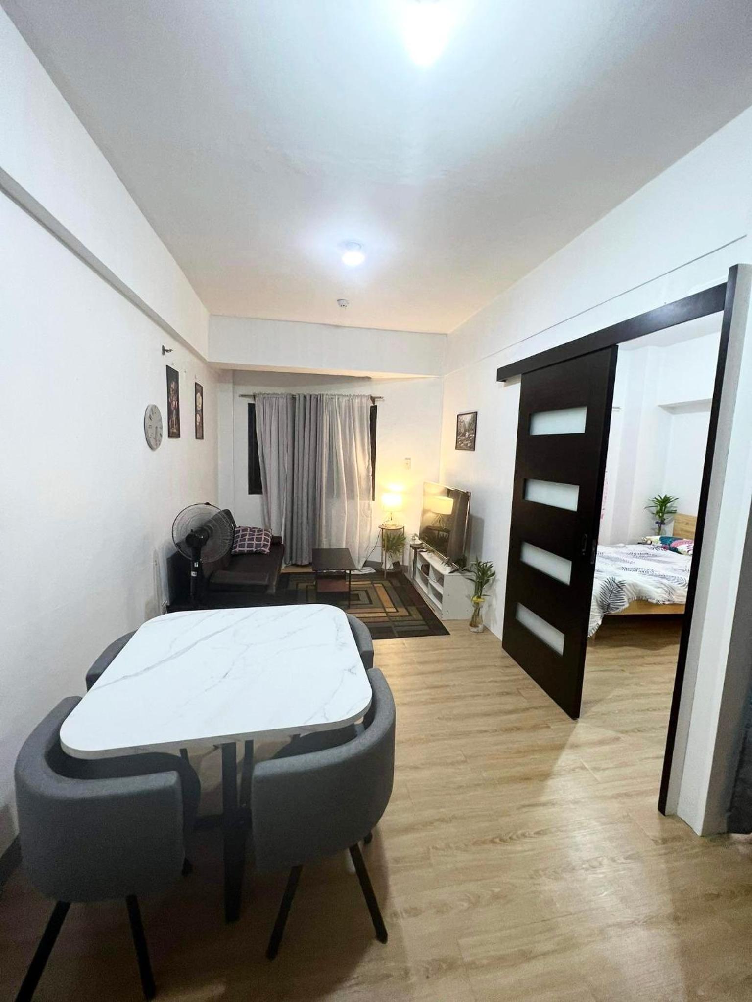 One Bedroom Condo in Eastwood Quezon City , Manila with Free fast wifi , view 2