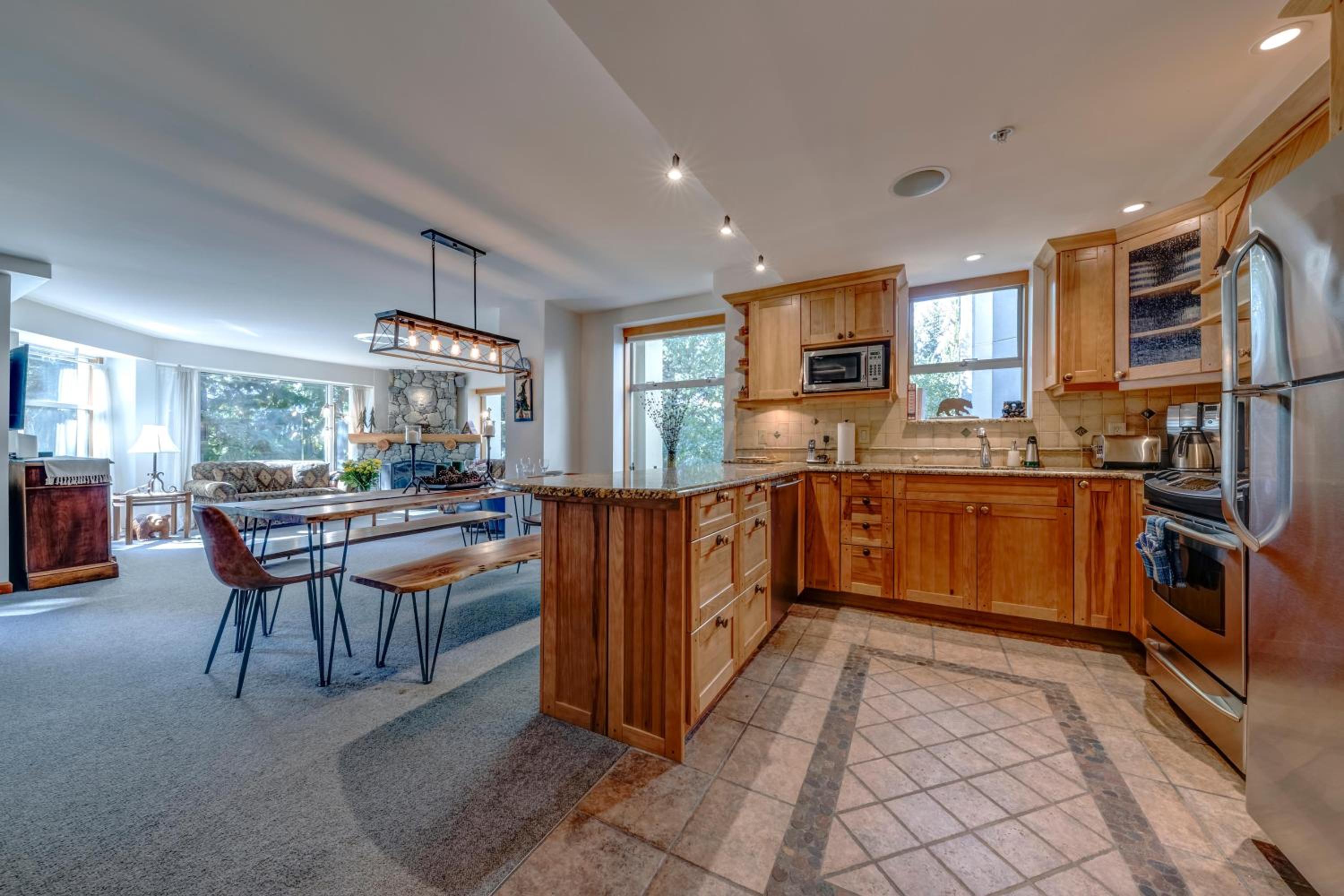 Woodrun 208 - Ski In Ski Out, Common Area Hot Tub & Pool, Fireplace