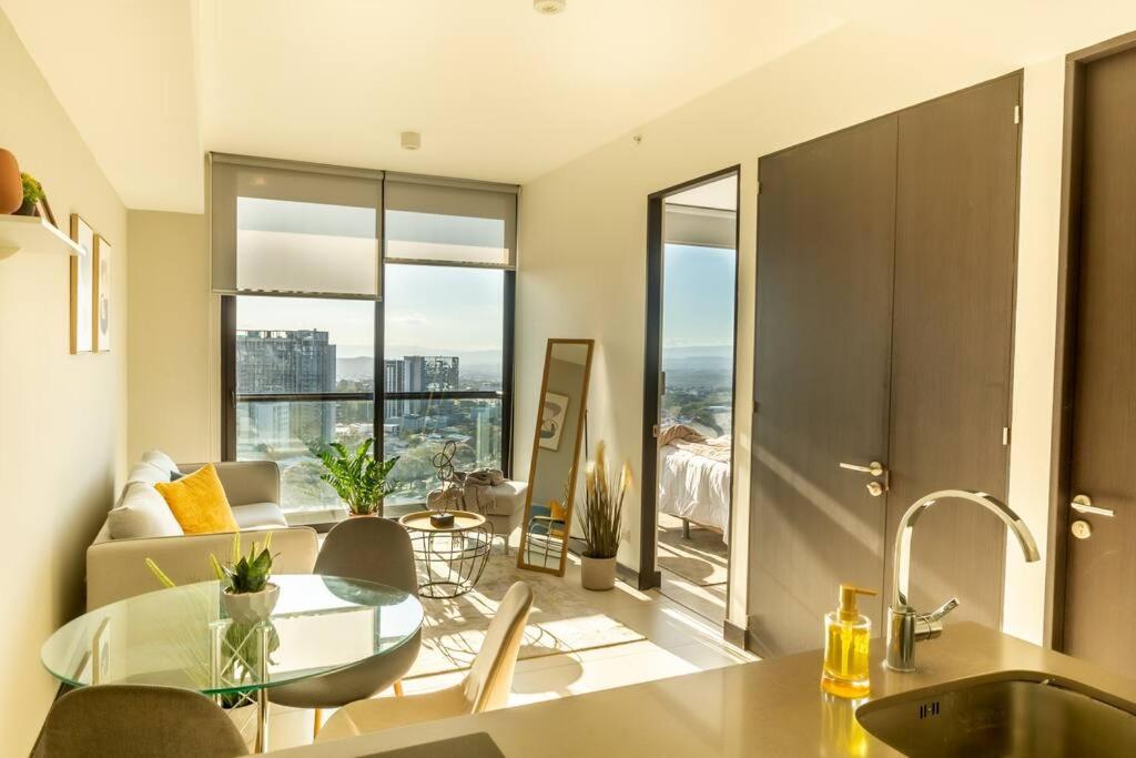 Hotel Rooftop Jacuzzi And City View