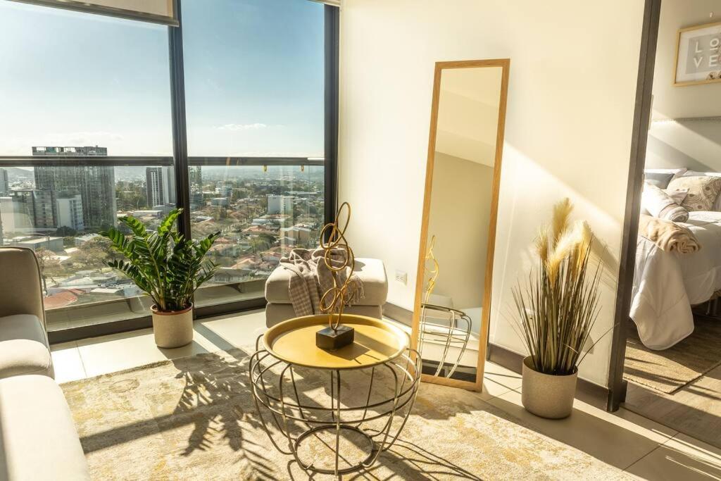 Rooftop - 18th Floor Apt City View