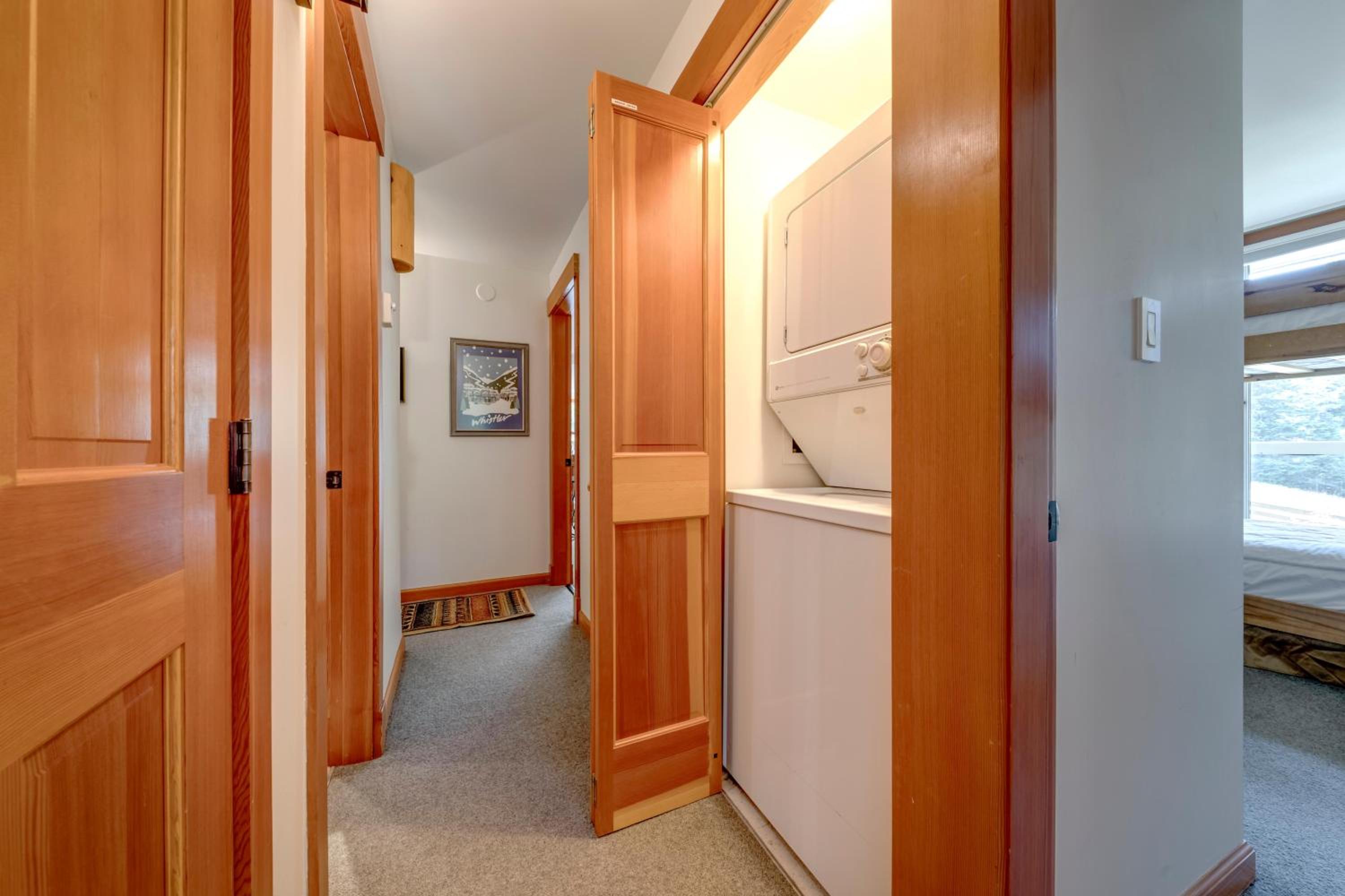 Woodrun 208 - Ski In Ski Out, Common Area Hot Tub & Pool, Fireplace