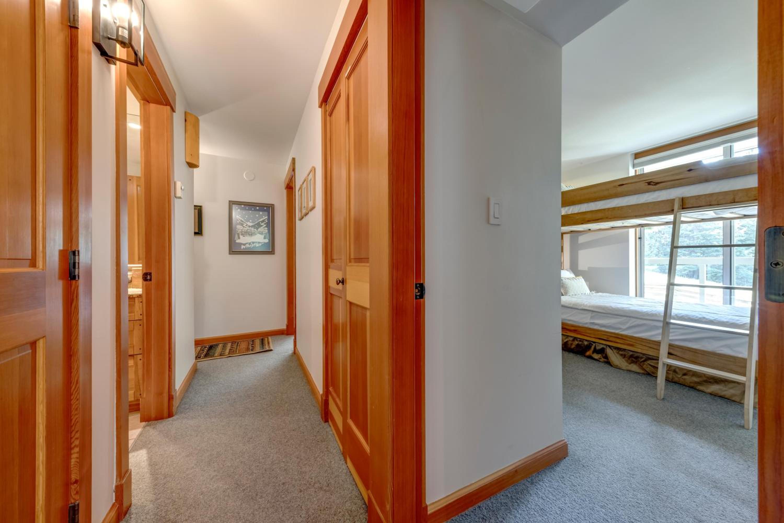 Woodrun 208 - Ski In Ski Out, Common Area Hot Tub & Pool, Fireplace