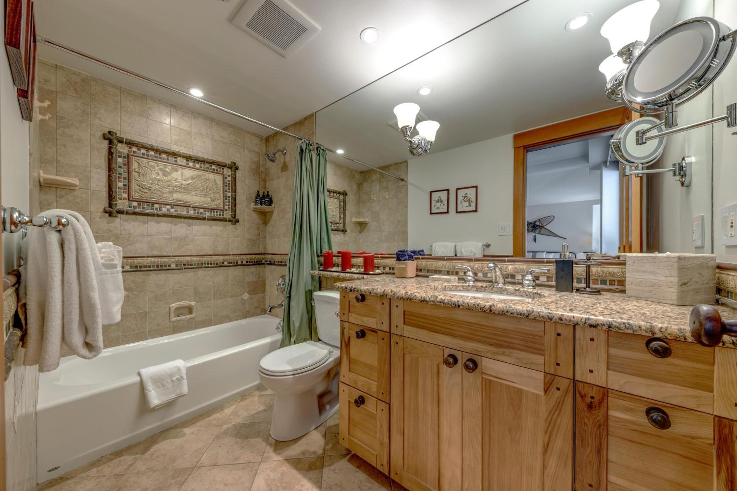 Woodrun 208 - Ski In Ski Out, Common Area Hot Tub & Pool, Fireplace