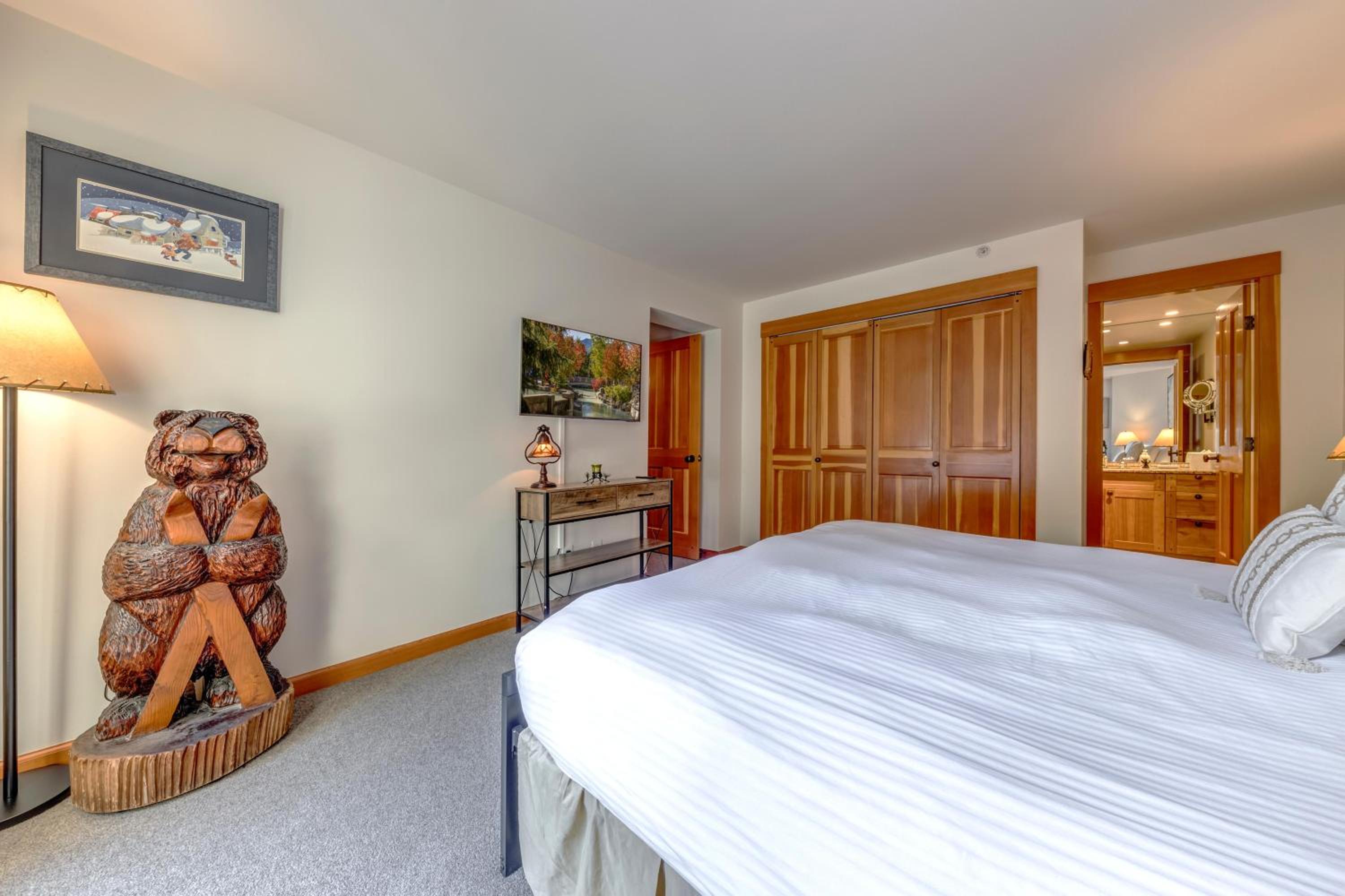 Woodrun 208 - Ski In Ski Out, Common Area Hot Tub & Pool, Fireplace