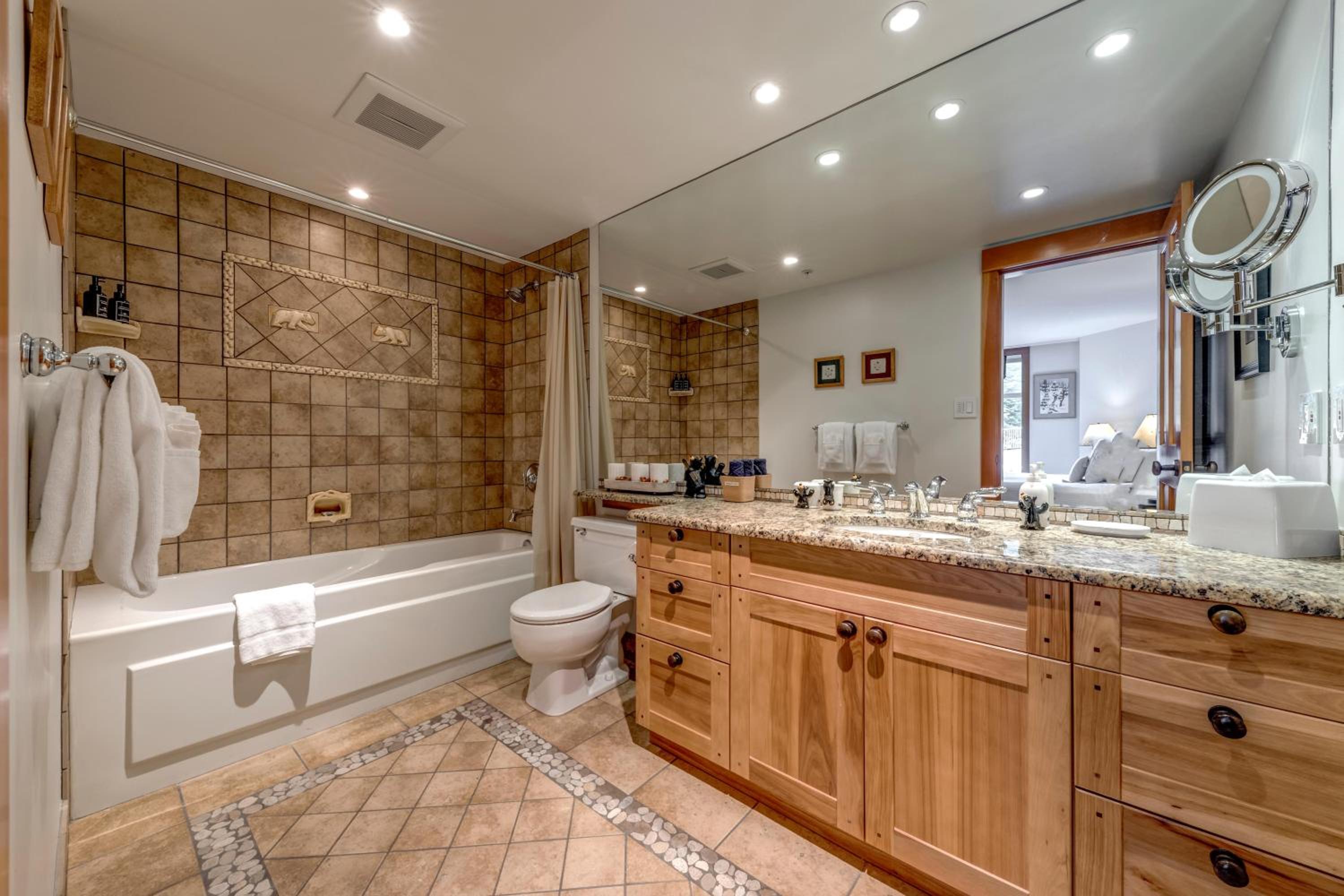 Woodrun 208 - Ski In Ski Out, Common Area Hot Tub & Pool, Fireplace