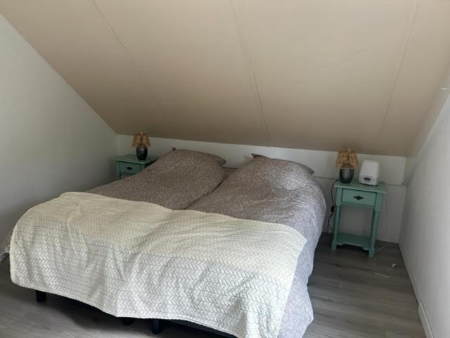 Gezellige vakantiewoning aan het water in Ewijk - recreational only no workers