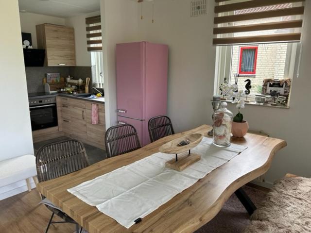 Gezellige vakantiewoning aan het water in Ewijk - recreational only no workers