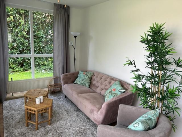 Gezellige vakantiewoning aan het water in Ewijk - recreational only no workers