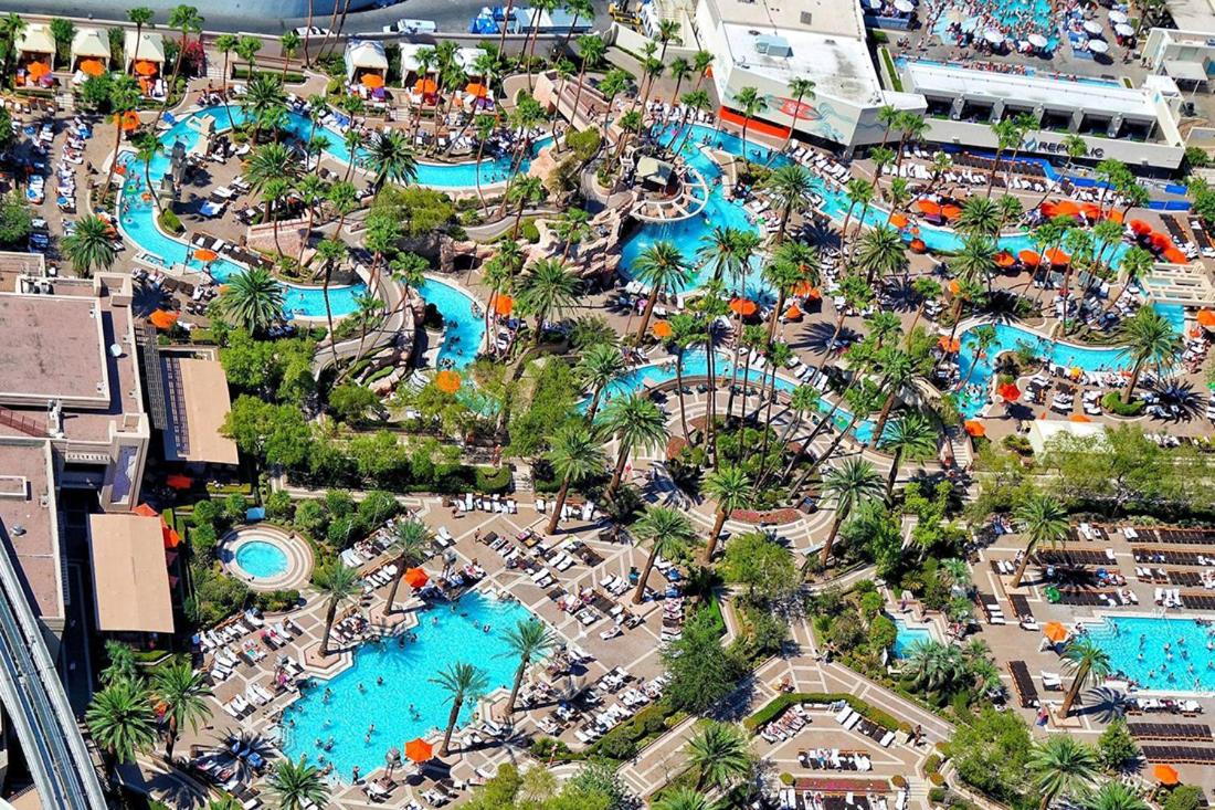 Lucky Gem Penthouse & Luxury Suites at MGM Signature Resort, Balcony Strip View 1607