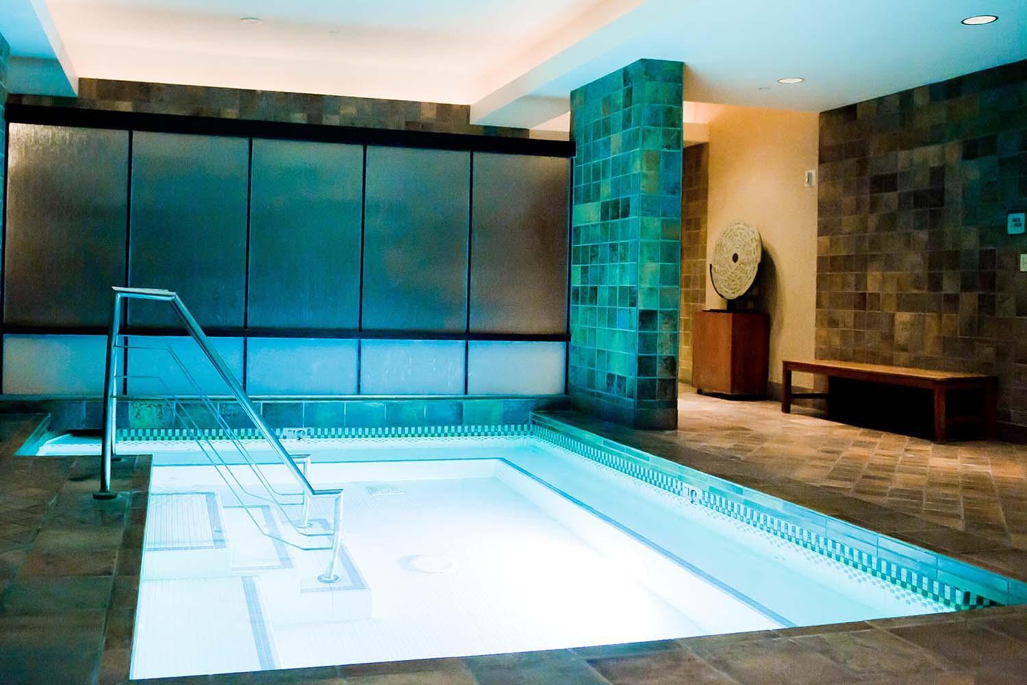 Lucky Gem Penthouse & Luxury Suites at MGM Signature Resort, Balcony Strip View 1607