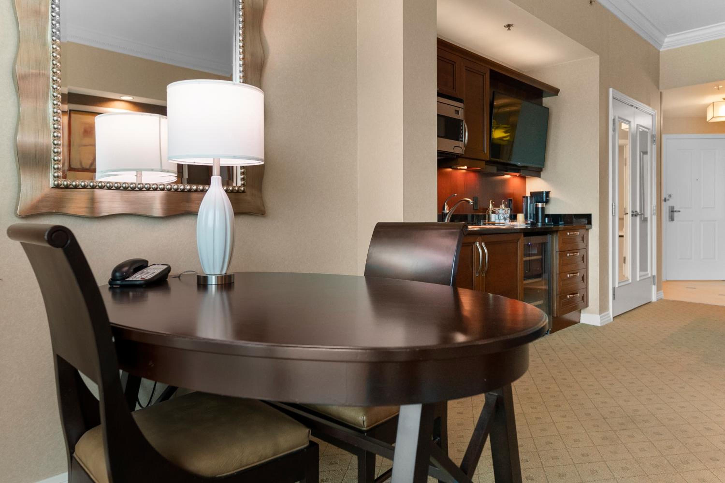 Lucky Gem Penthouse & Luxury Suites at MGM Signature Resort, Balcony Strip View 1607