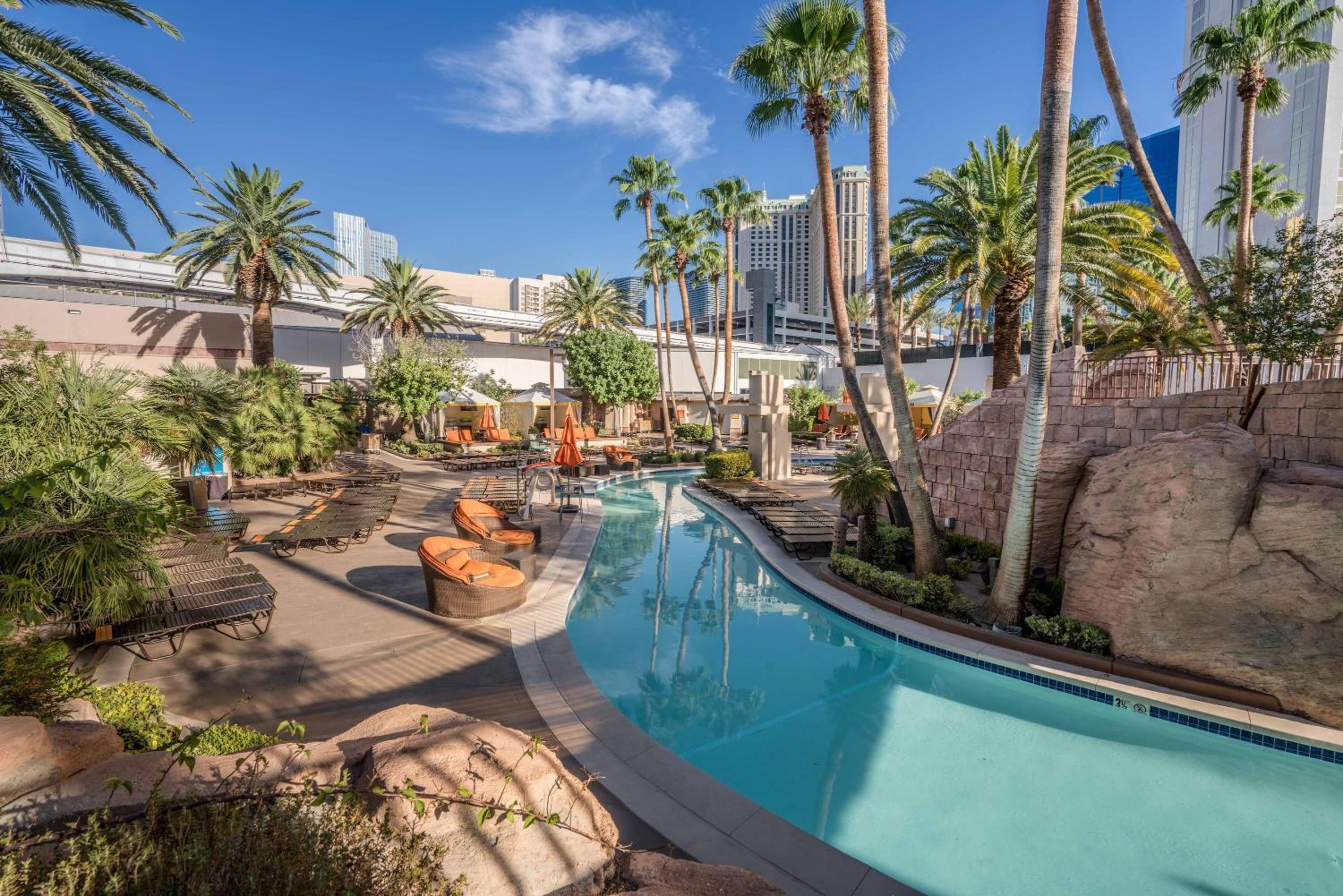 Lucky Gem Penthouse & Luxury Suites at MGM Signature Resort, Balcony Strip View 1607