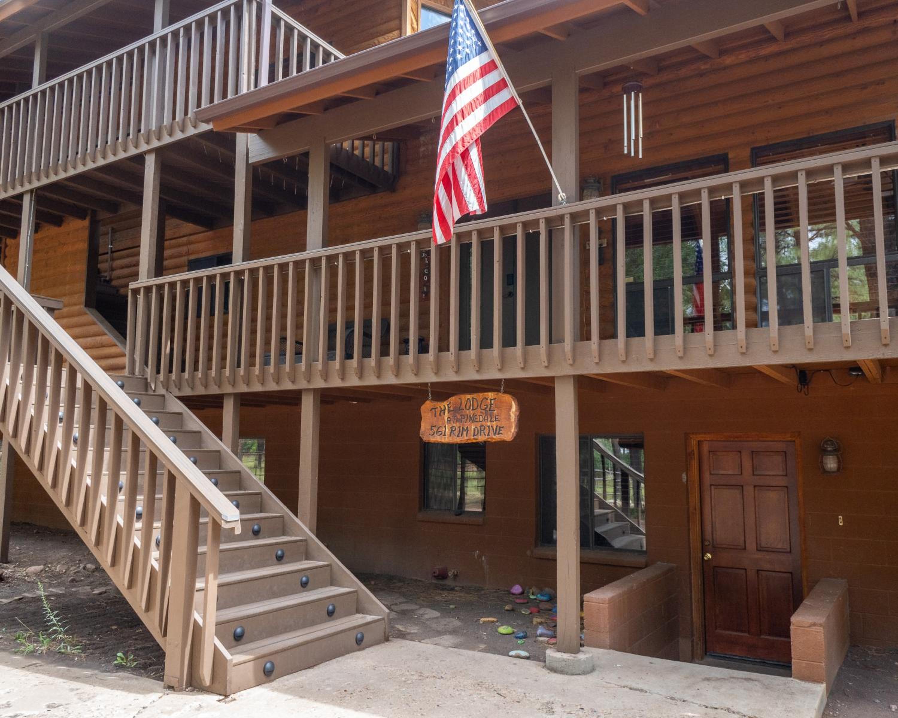The Lodge Large Cabin, 17 Acres, Playground, Forest Access